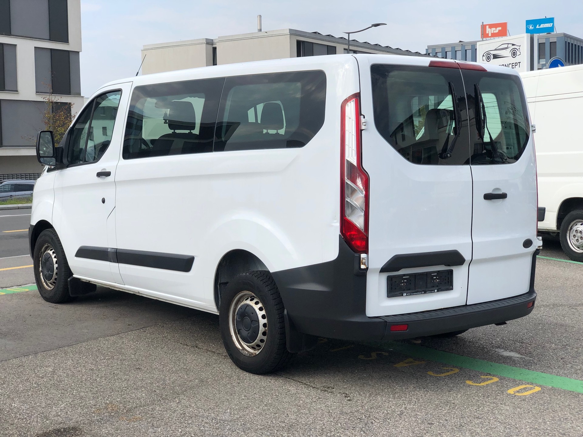 FORD Transit Custom 300 L1H1 Level 3 - 9 Places-image-3