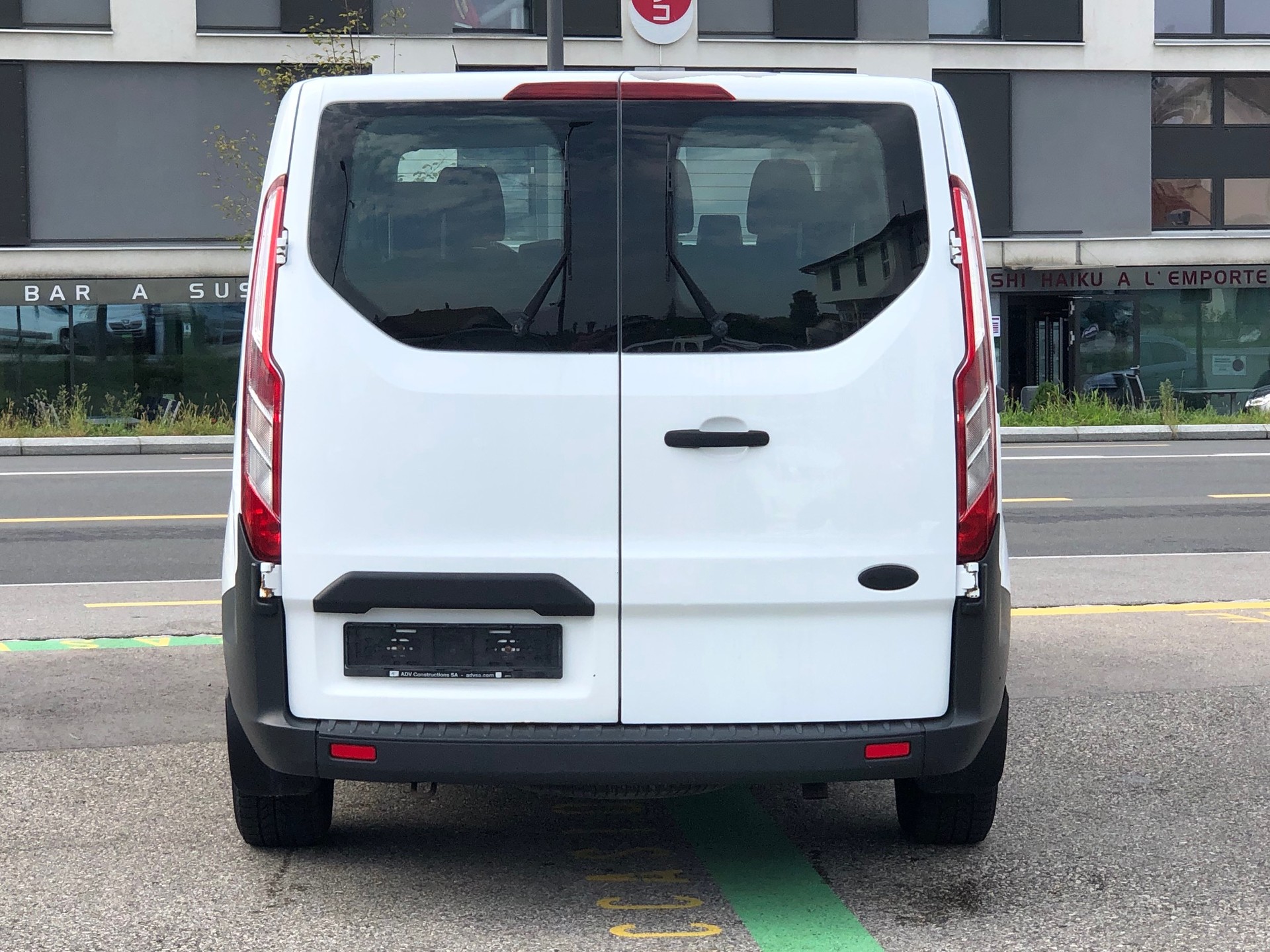 FORD Transit Custom 300 L1H1 Level 3 - 9 Places-image-4