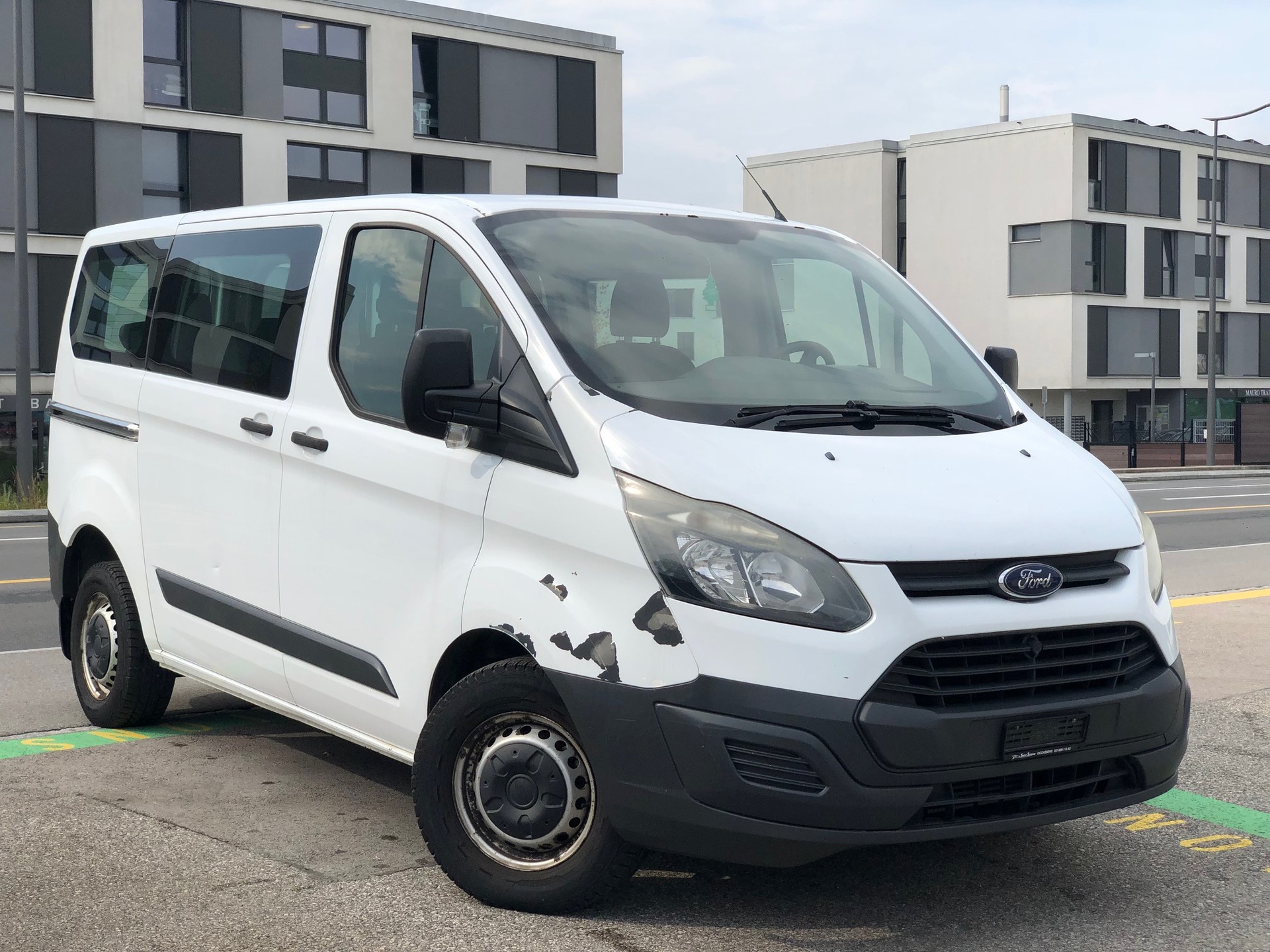 FORD Transit Custom 300 L1H1 Level 3 - 9 Places-image-2