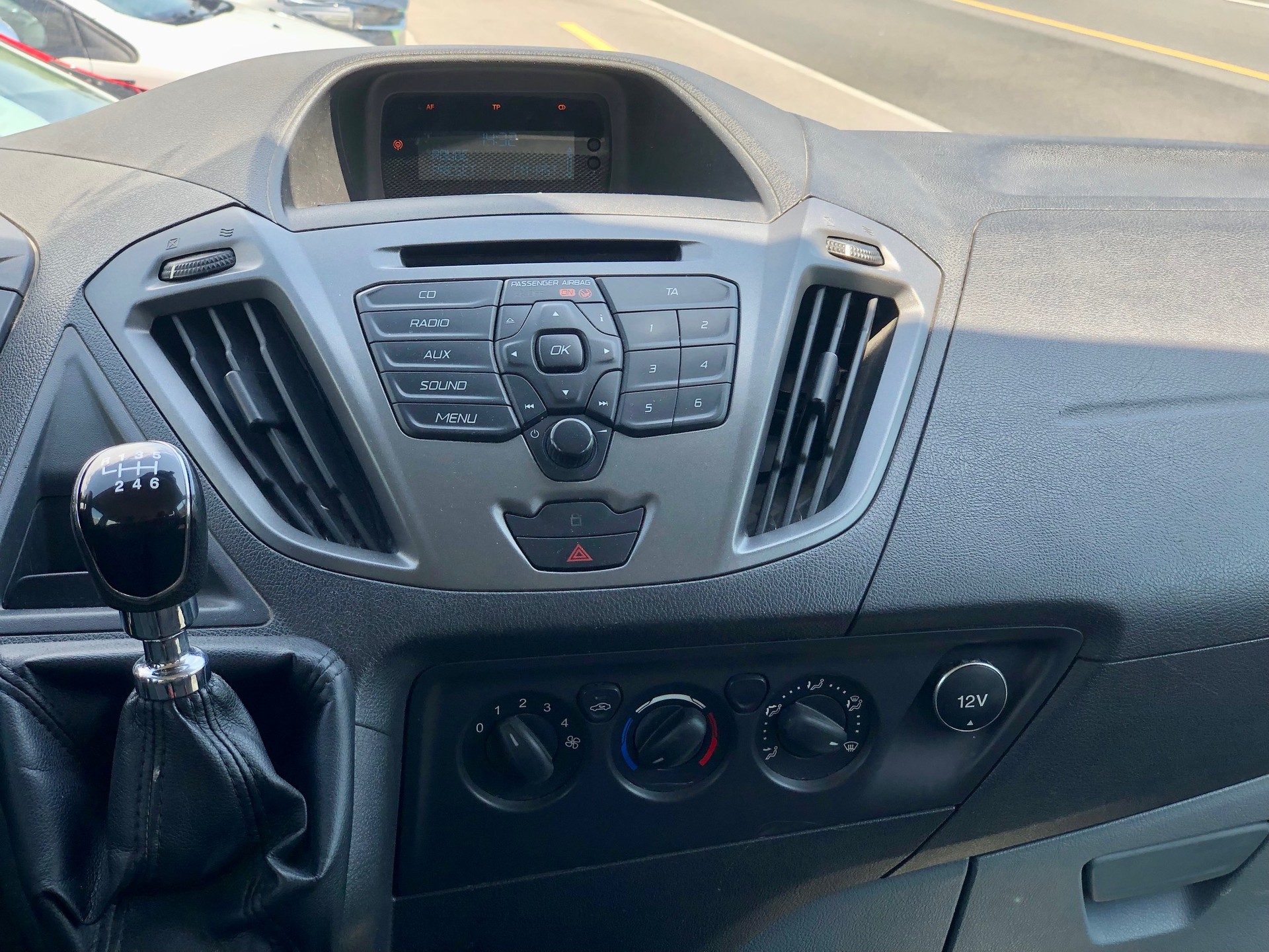FORD Transit Custom 300 L1H1 Level 3 - 9 Places-image-11
