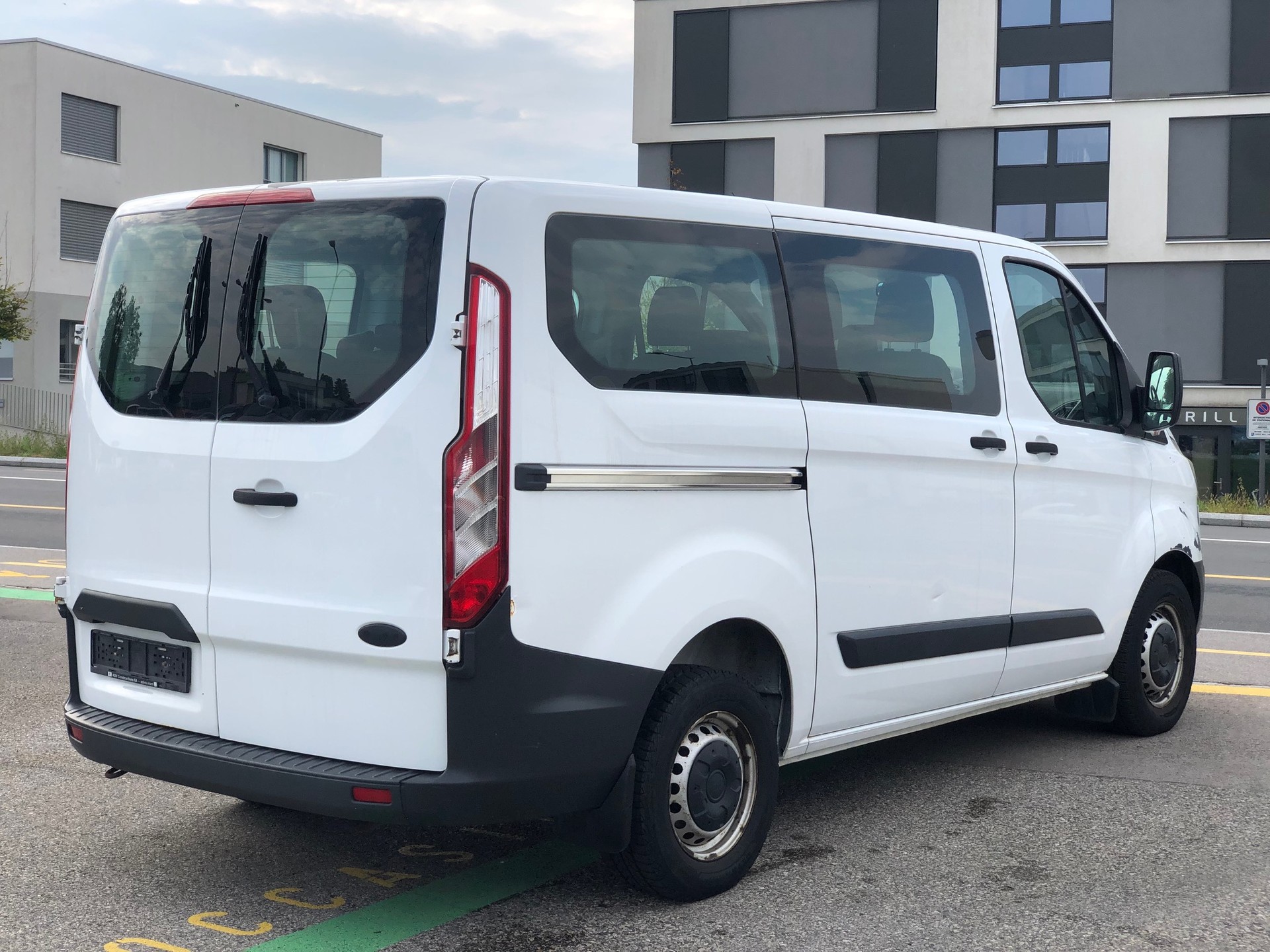 FORD Transit Custom 300 L1H1 Level 3 - 9 Places-image-5
