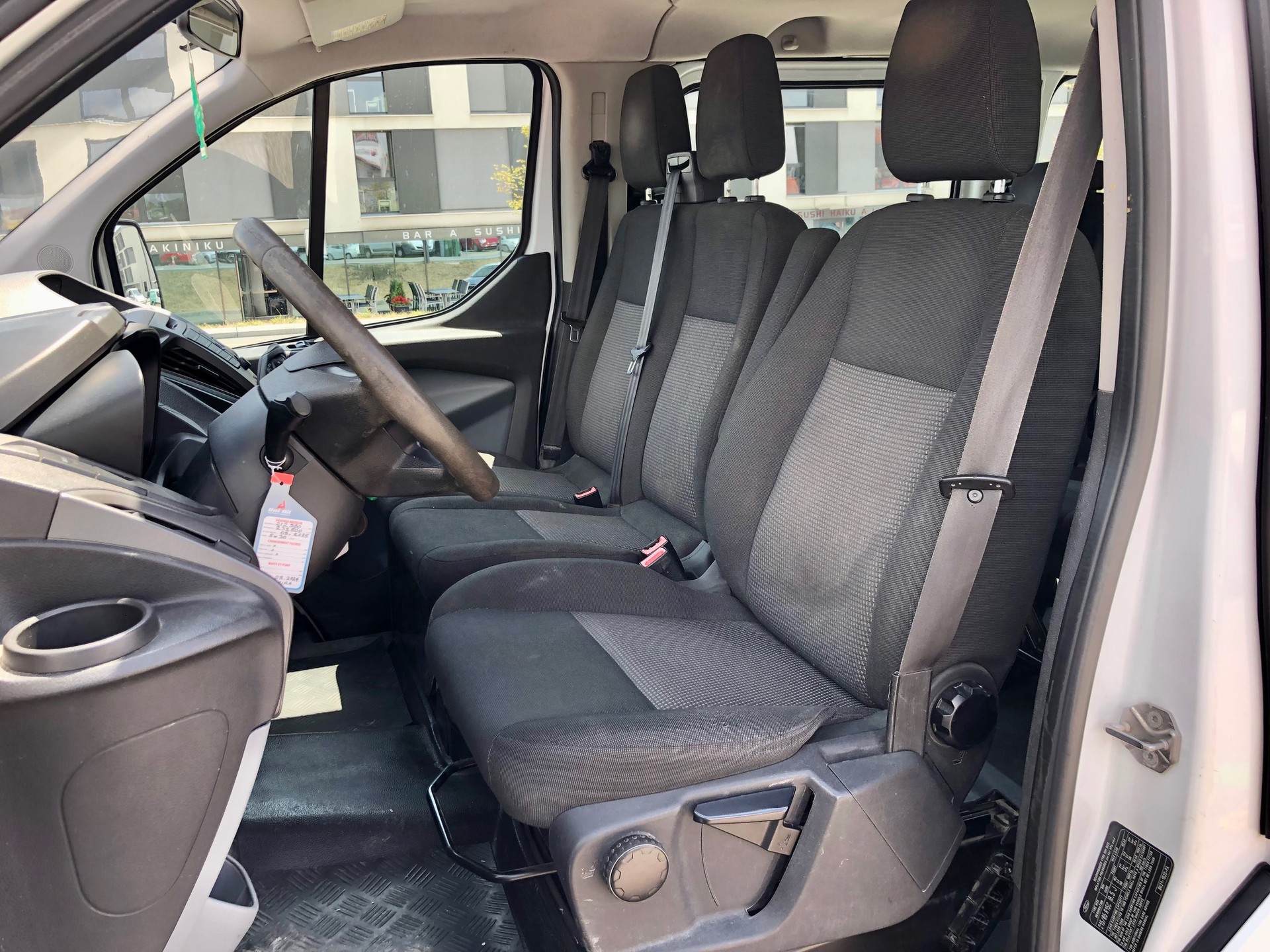 FORD Transit Custom 300 L1H1 Level 3 - 9 Places-image-9