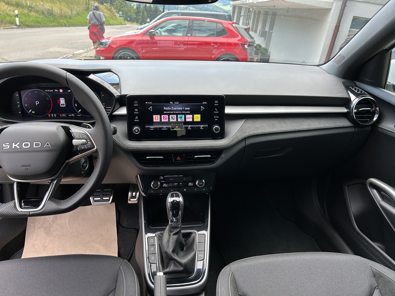 SKODA Fabia 1.0 TSI Dynamic DSG-image-11