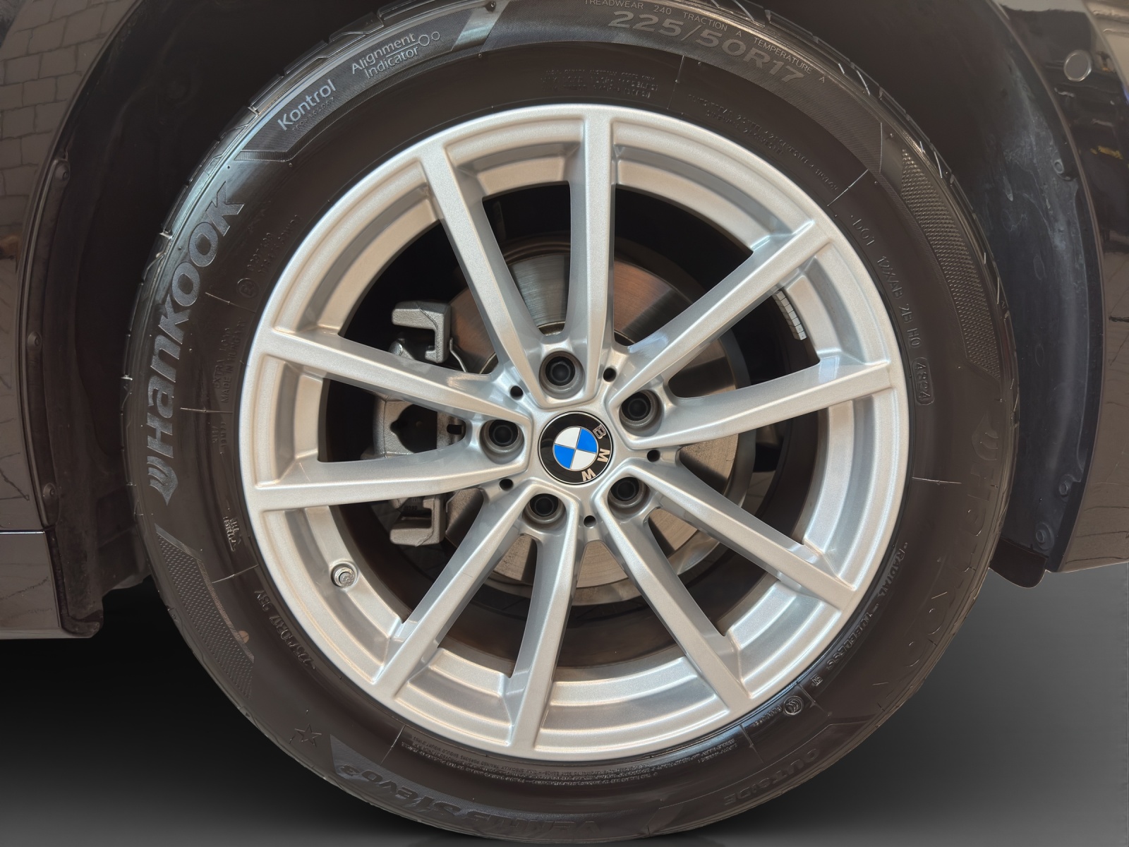 BMW 318i Touring-image-8