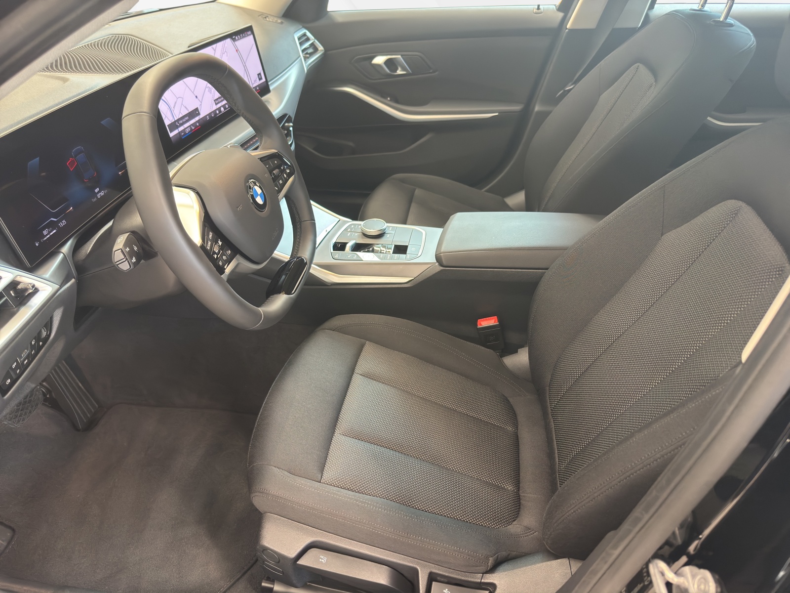 BMW 318i Touring-image-9
