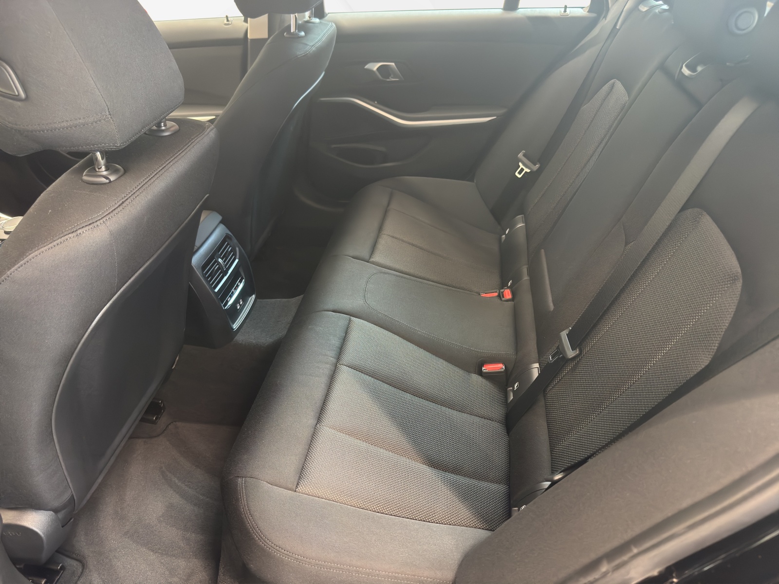 BMW 318i Touring-image-10