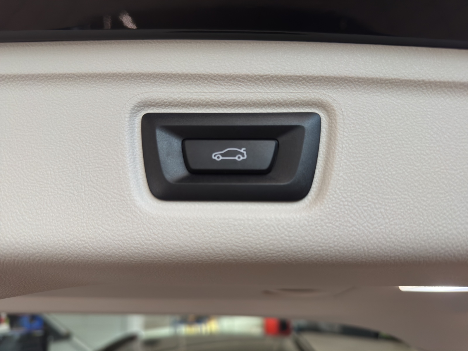 BMW 318i Touring-image-15
