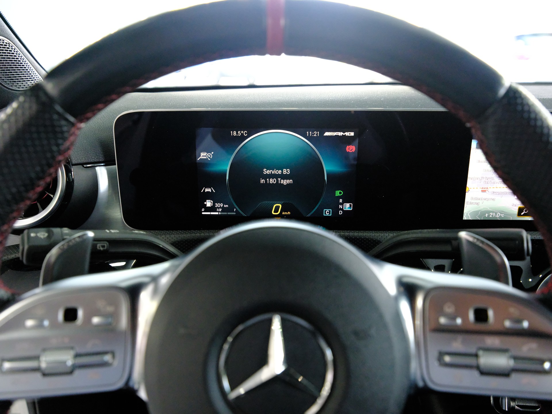 MERCEDES-BENZ A 35 AMG 4Matic Speedshift-image-15
