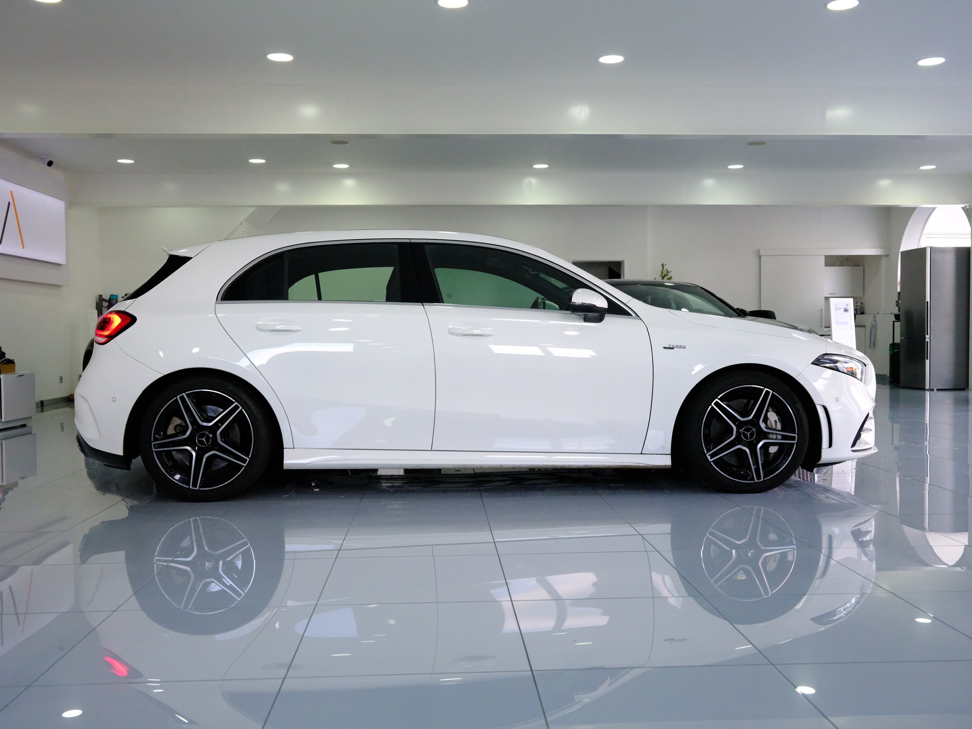 MERCEDES-BENZ A 35 AMG 4Matic Speedshift-image-7