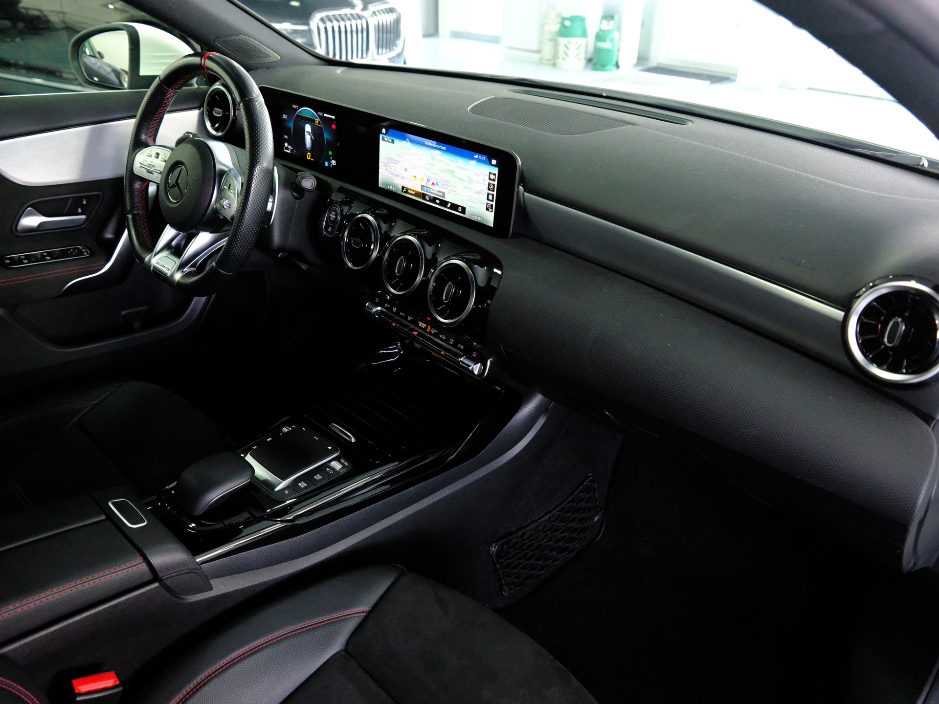 MERCEDES-BENZ A 35 AMG 4Matic Speedshift-image-18