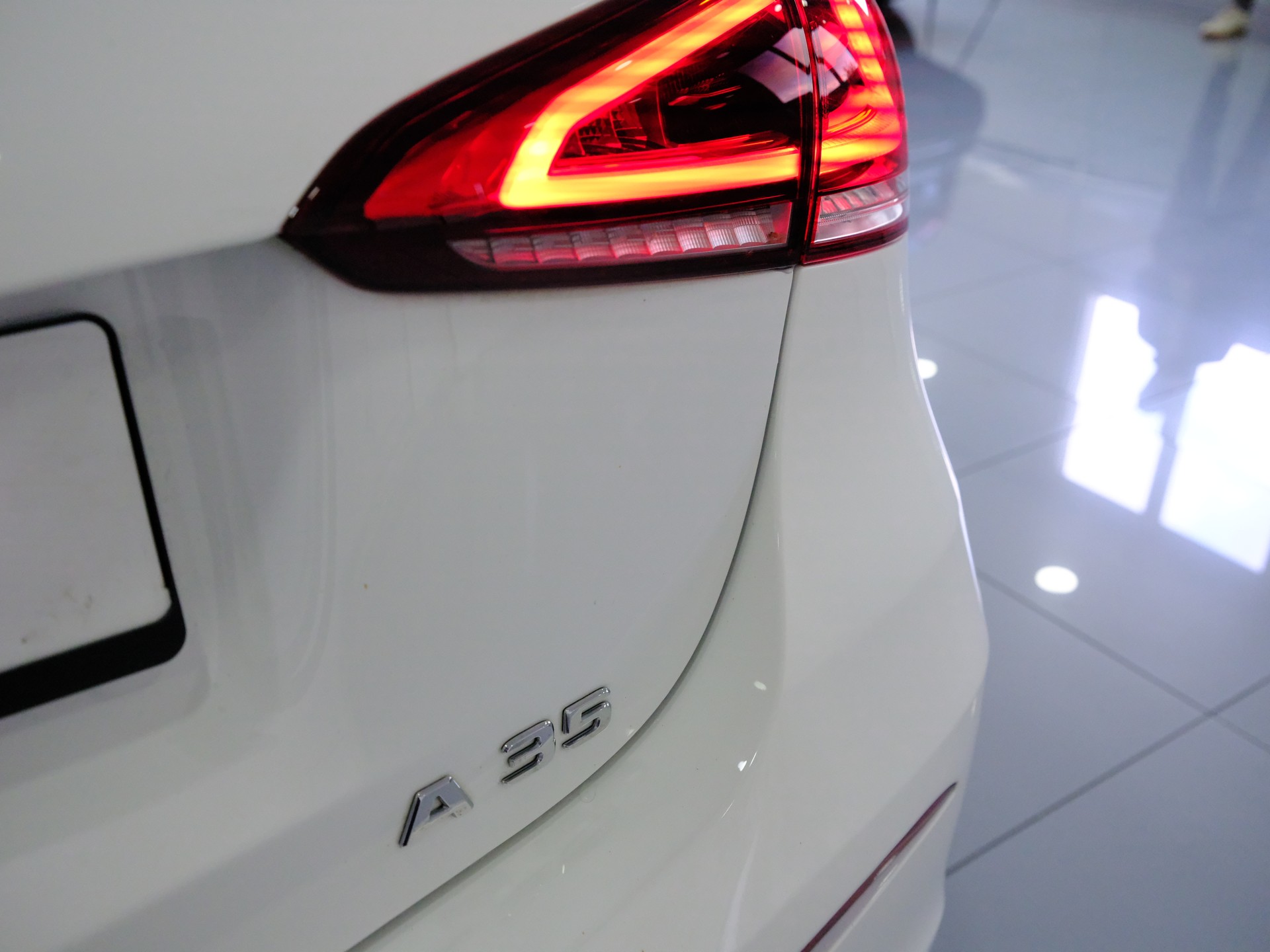 MERCEDES-BENZ A 35 AMG 4Matic Speedshift-image-8