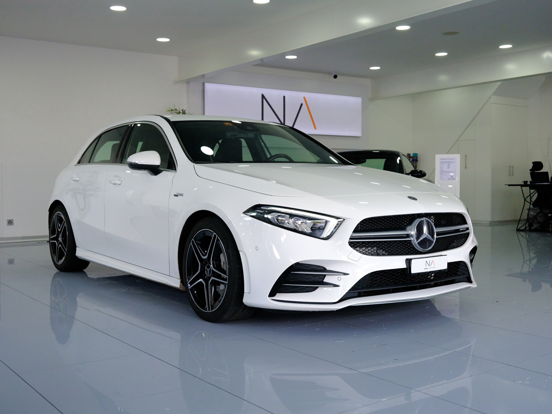 MERCEDES-BENZ A 35 AMG 4Matic Speedshift-image-1