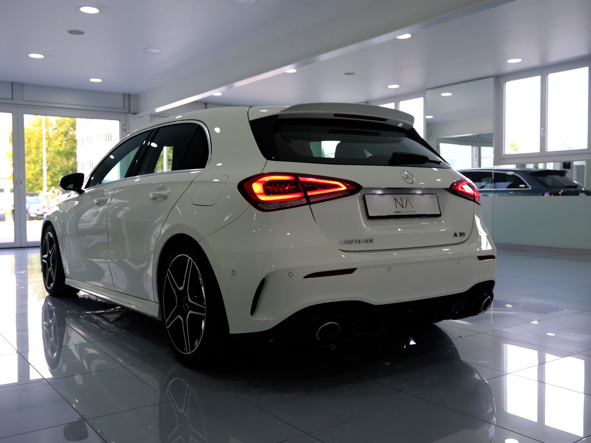 MERCEDES-BENZ A 35 AMG 4Matic Speedshift-image-4