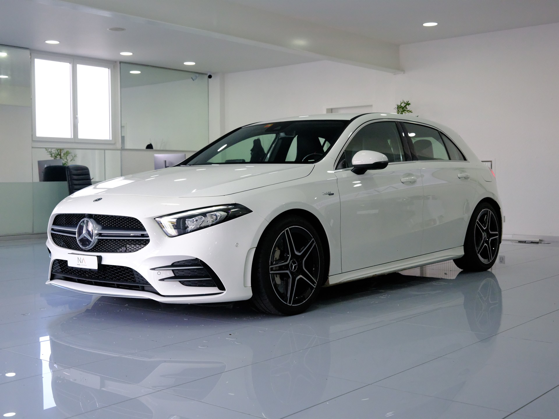 MERCEDES-BENZ A 35 AMG 4Matic Speedshift-image-3
