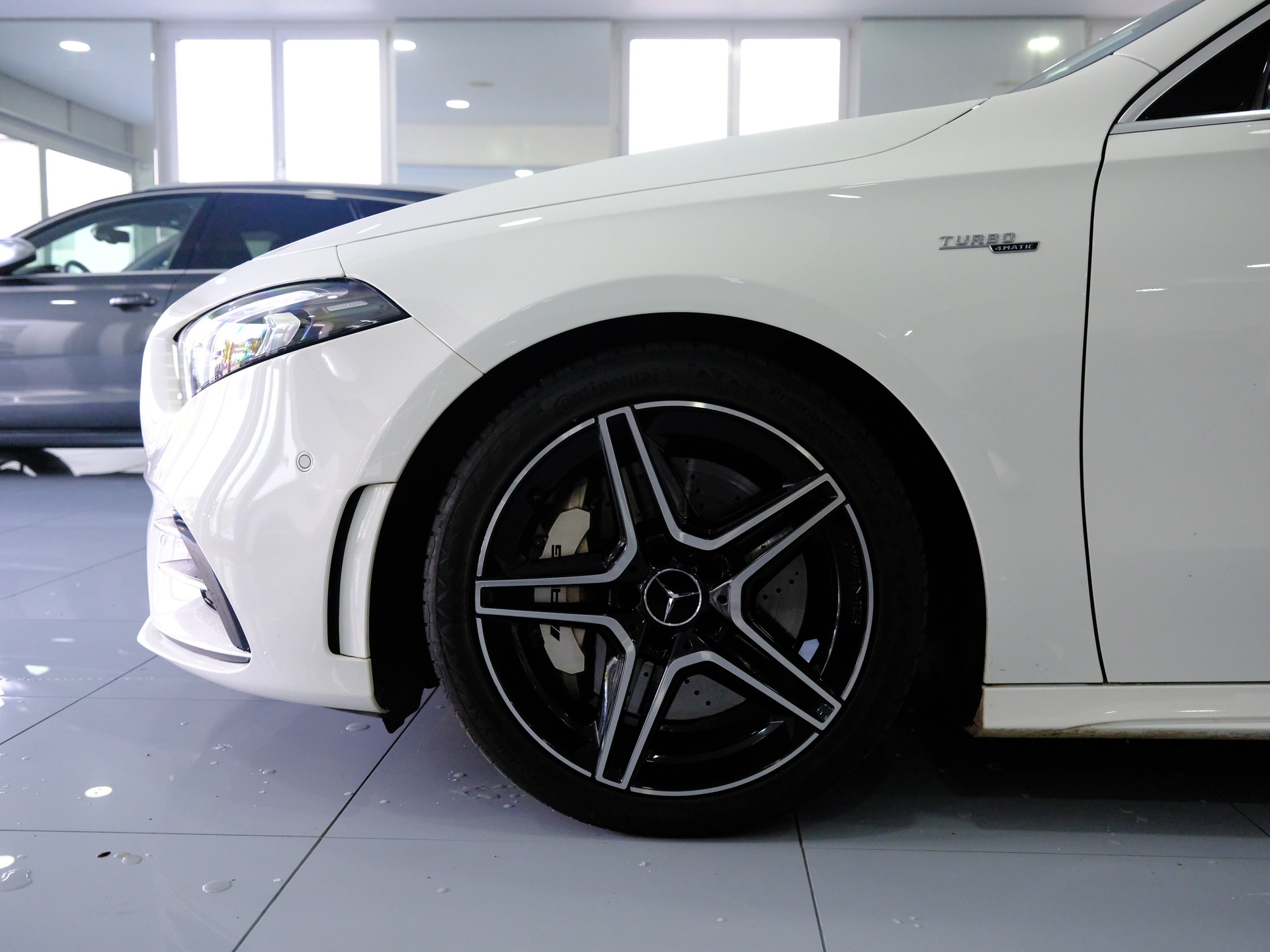 MERCEDES-BENZ A 35 AMG 4Matic Speedshift-image-11