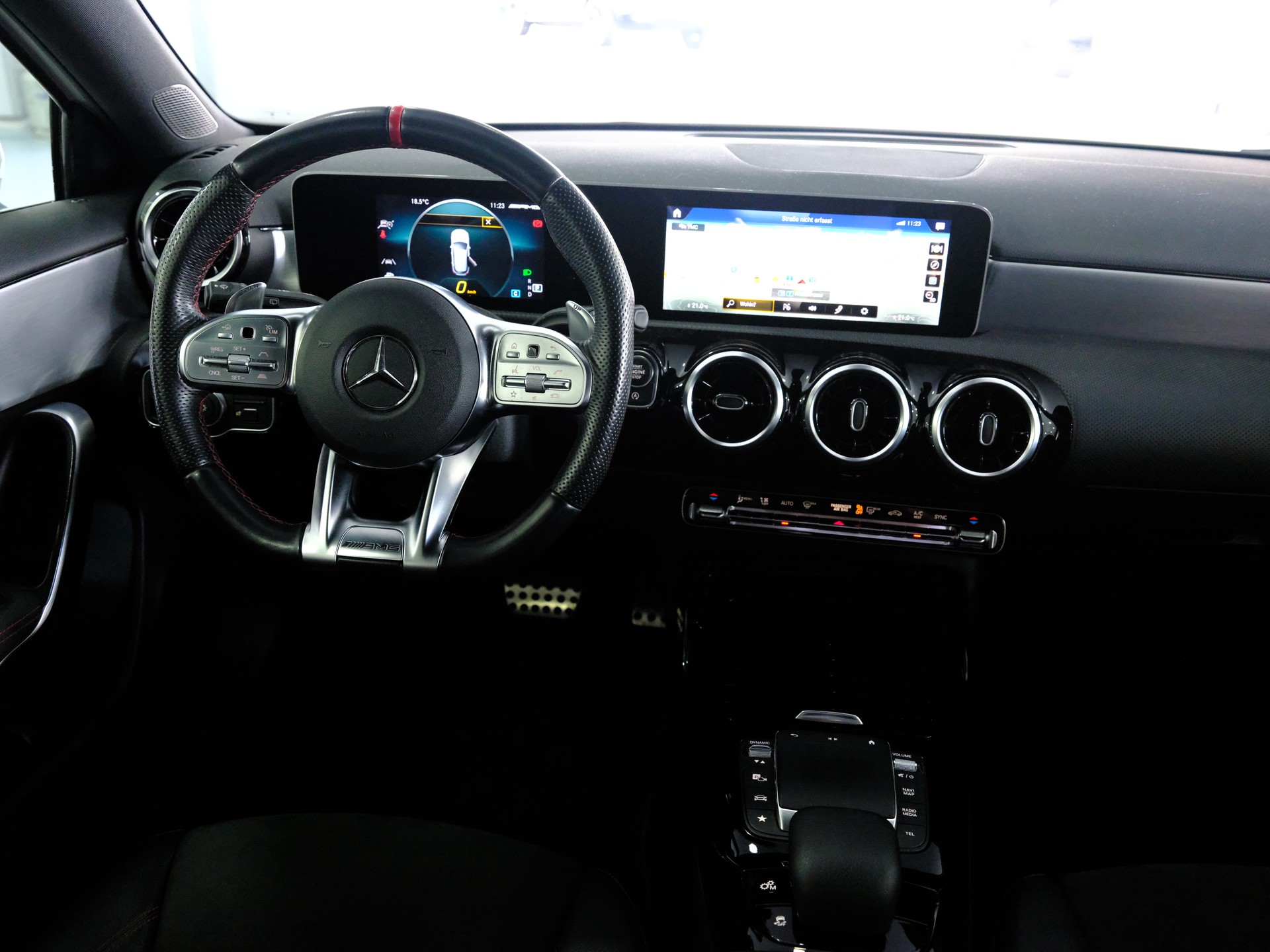 MERCEDES-BENZ A 35 AMG 4Matic Speedshift-image-22