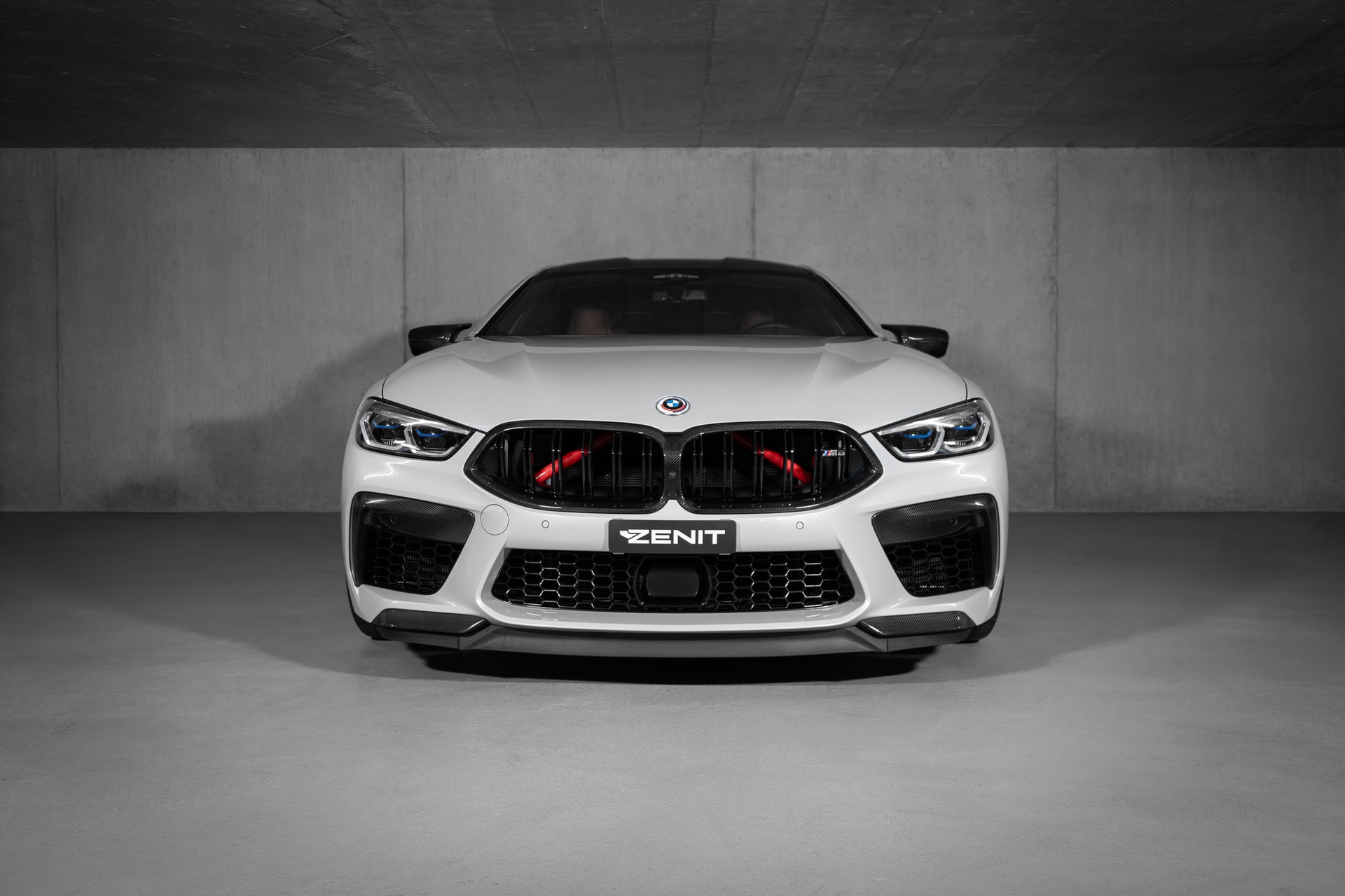 BMW M8 xDrive M Competition Edition PIT-LANE No. 01/10 Steptronic-showroom-element-2
