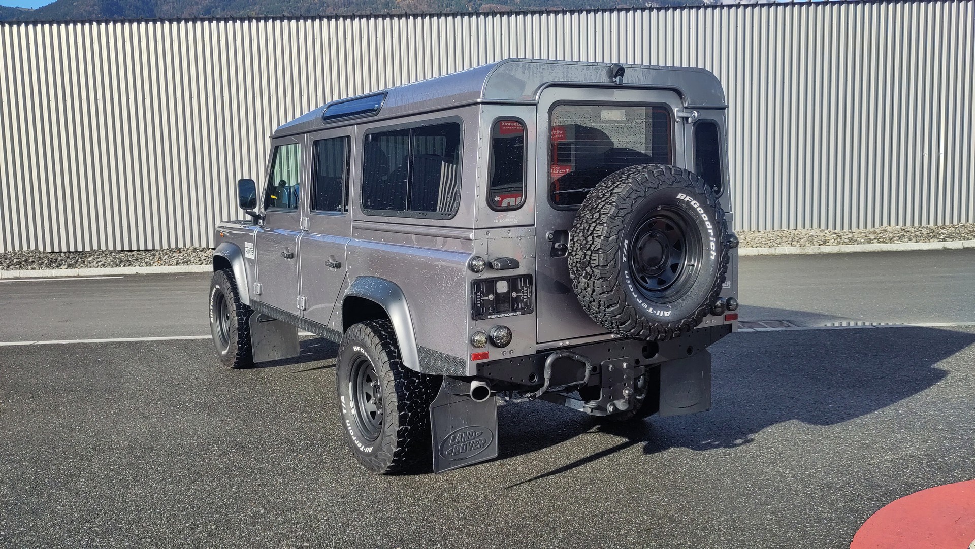 LAND ROVER Defender 110 2.2 TD4 Station Wagon-image-2