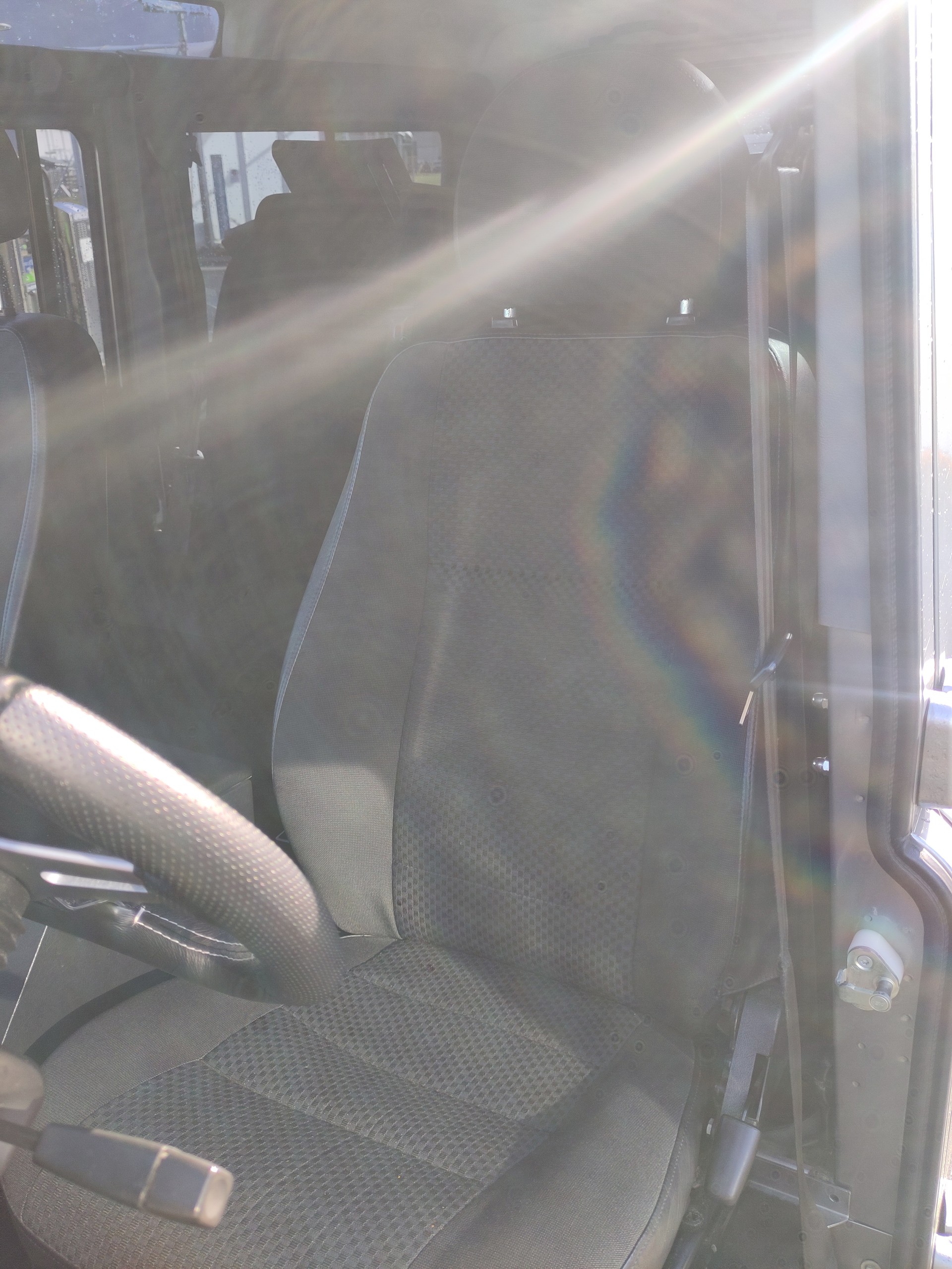LAND ROVER Defender 110 2.2 TD4 Station Wagon-image-6