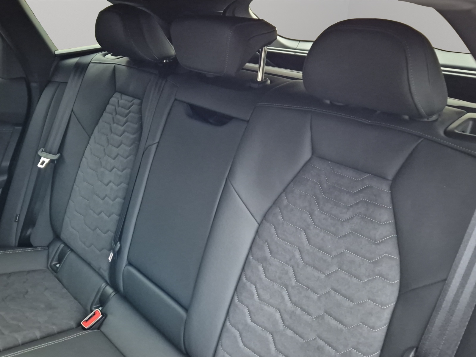 AUDI A6 Avant e-tron quattro-image-8