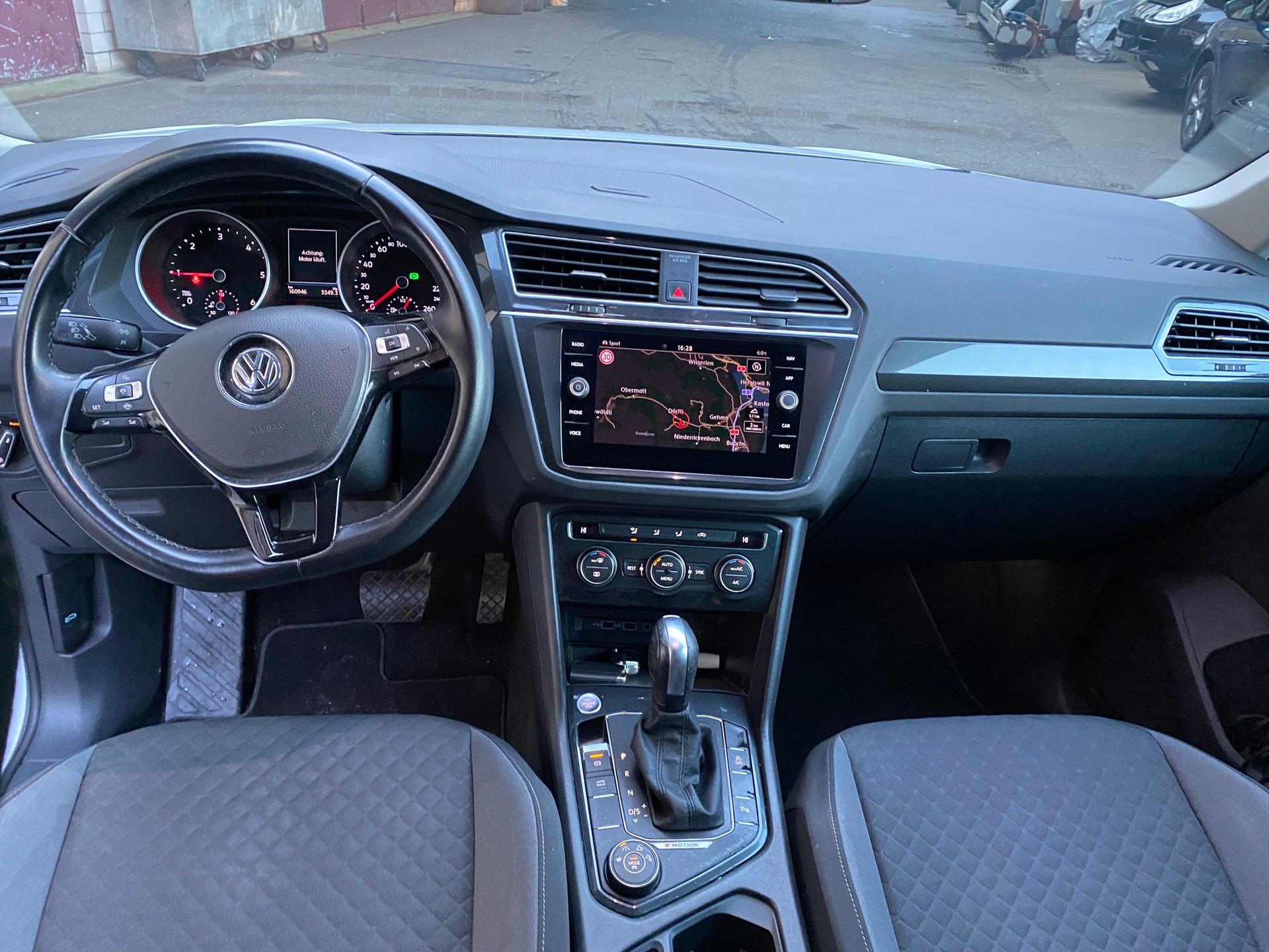 VW Tiguan 2.0 TDI SCR Comfortline 4Motion DSG-image-2