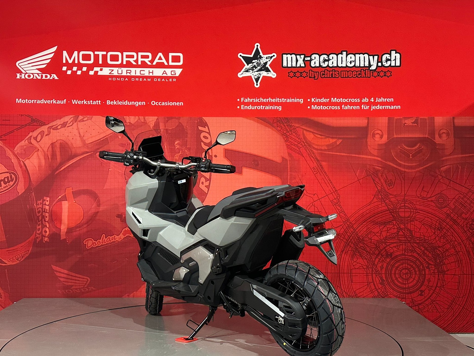 HONDA X-ADV *Modell 2026**Neufahrzeug**Matte Deep Mud Grey*-image-6
