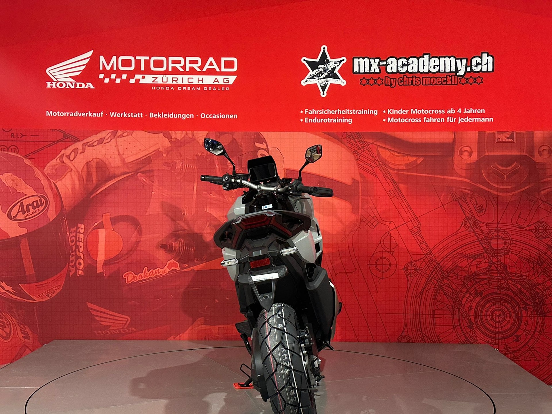 HONDA X-ADV *Modell 2026**Neufahrzeug**Matte Deep Mud Grey*-showroom-element-3