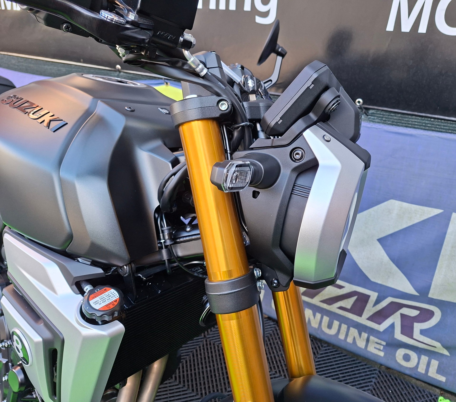 SUZUKI GSX 8T-image-9