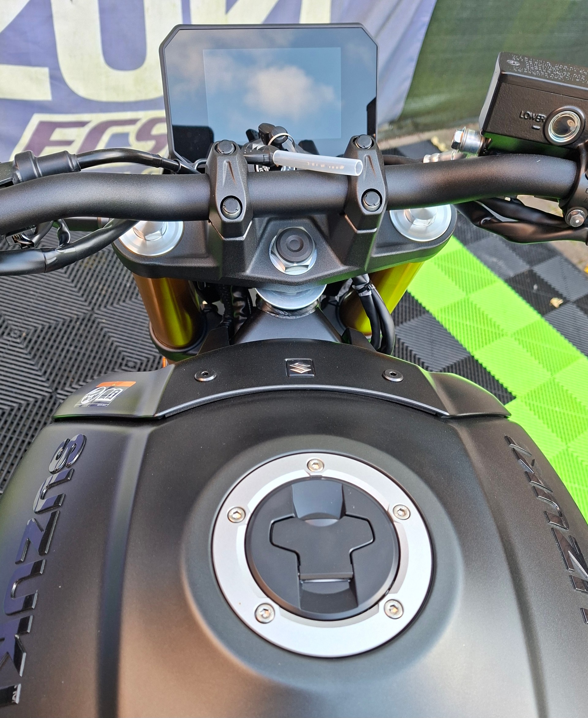 SUZUKI GSX 8T-image-11