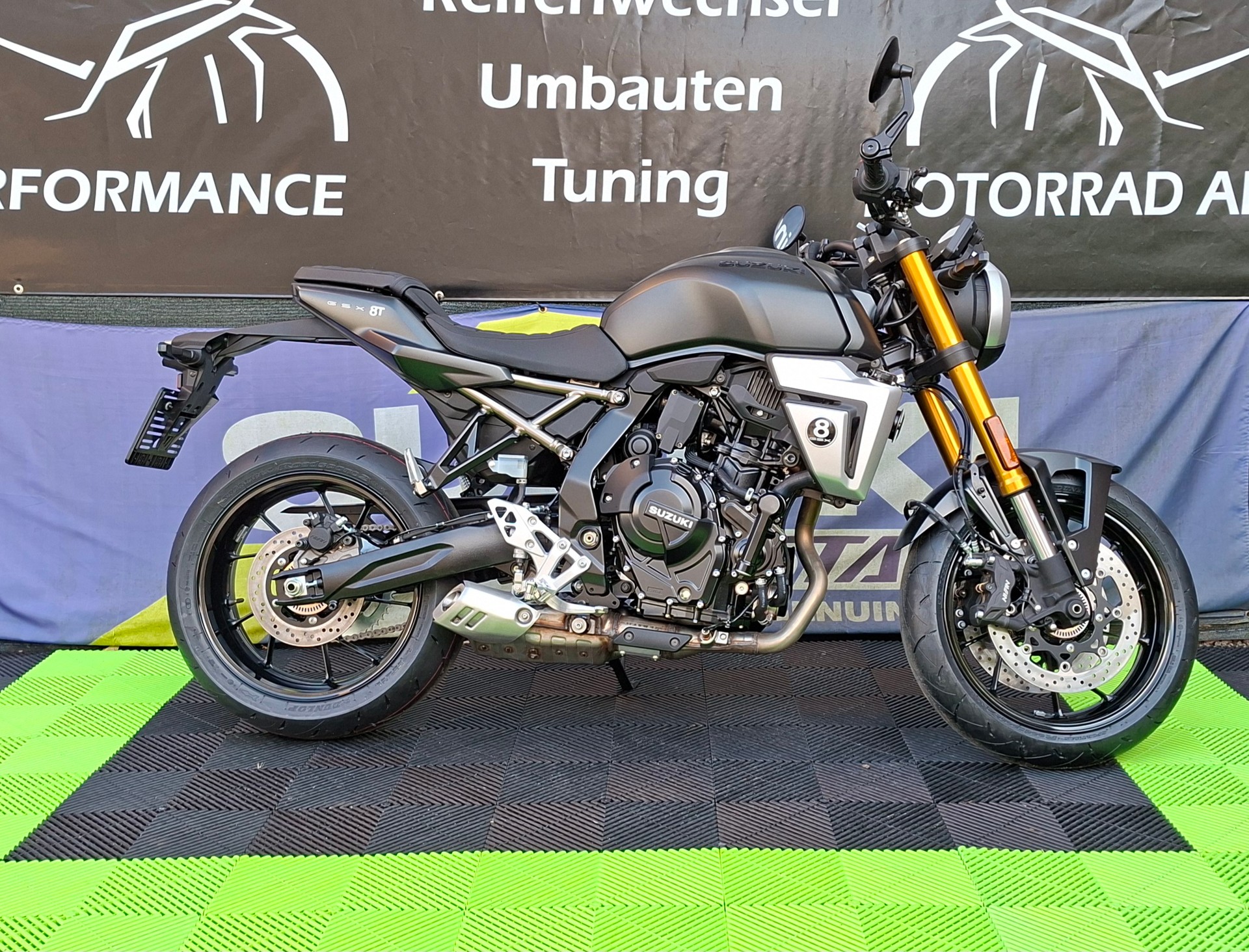 SUZUKI GSX 8T