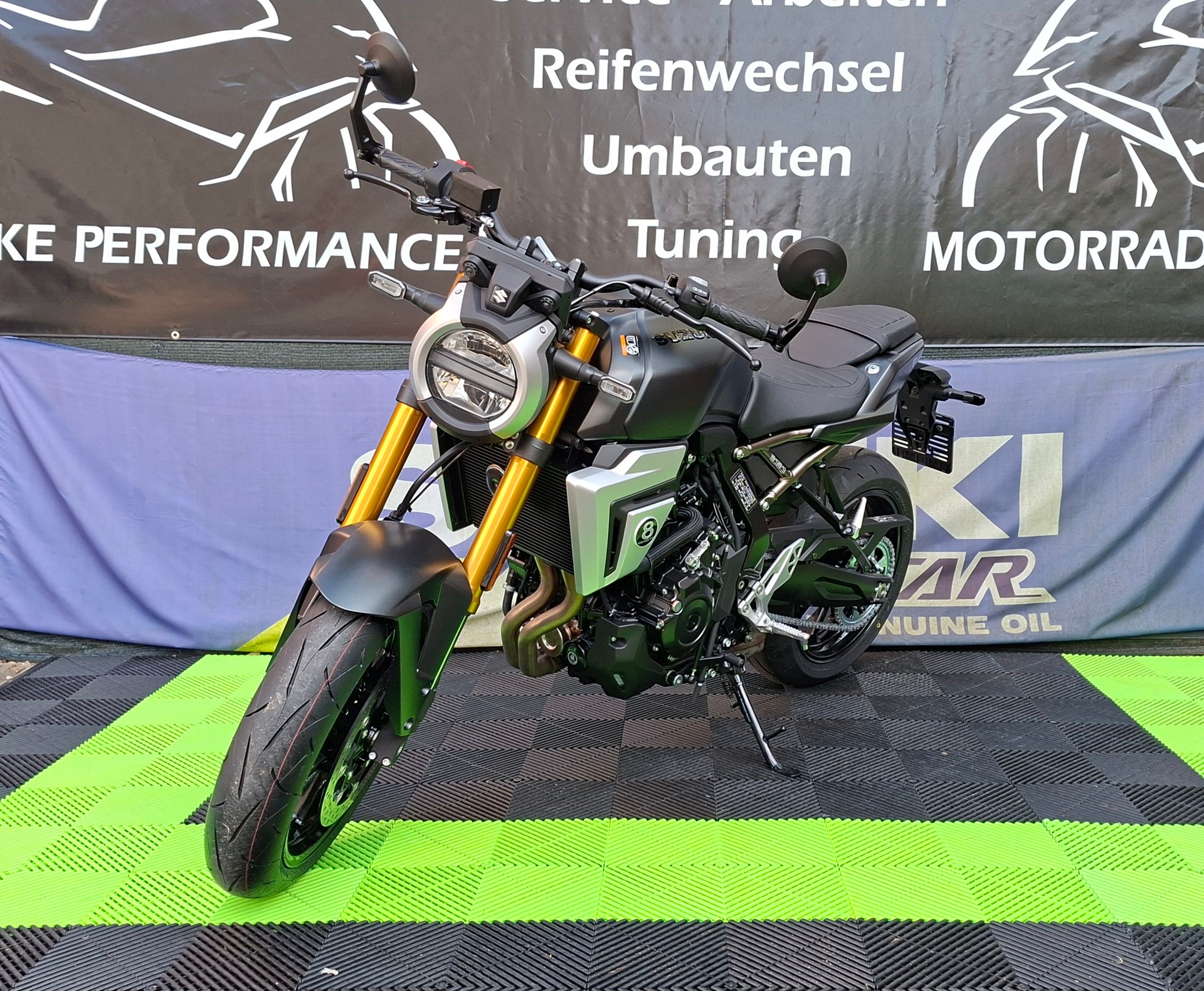 SUZUKI GSX 8T-showroom-element-2