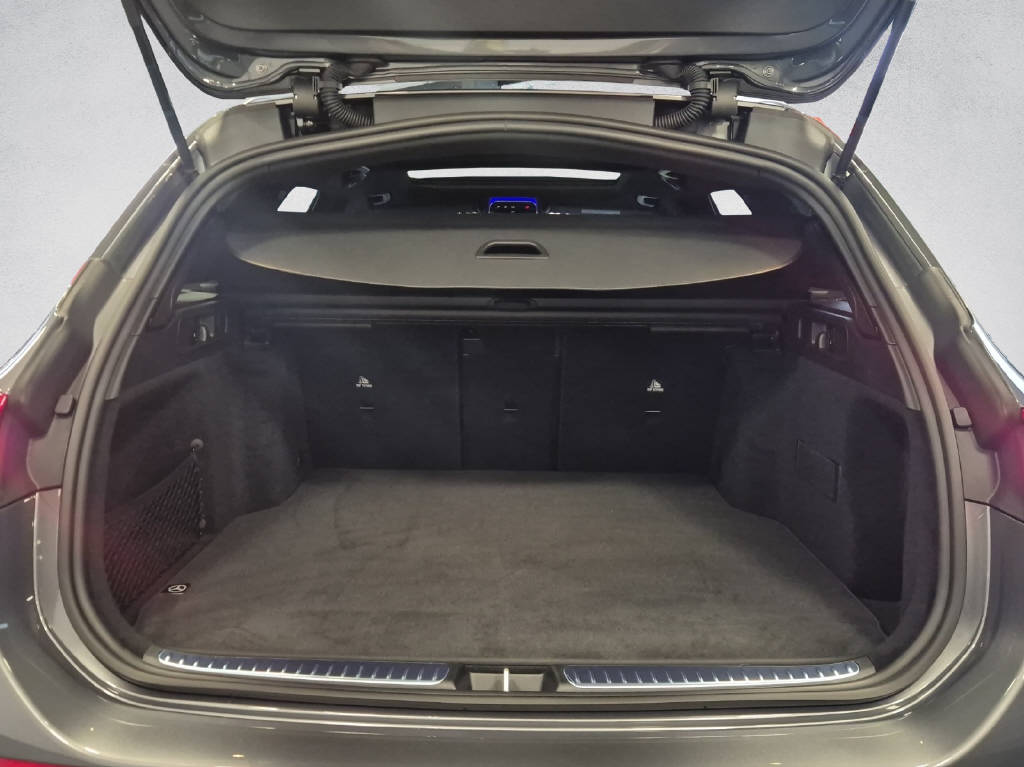MERCEDES-BENZ C 220 d AMG Line 4Matic Swiss Star T-Modell-image-7