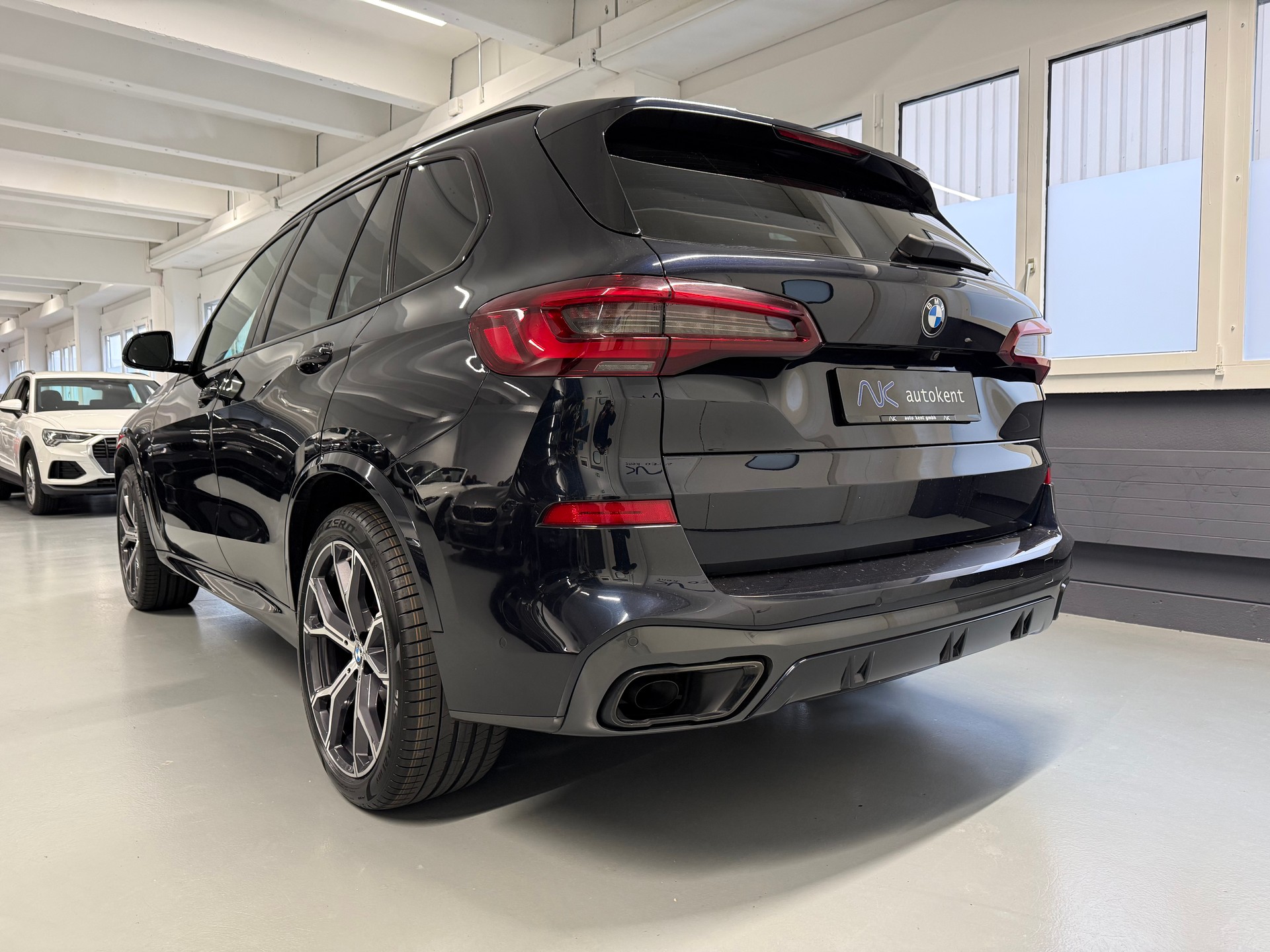 BMW X5 xDrive 48V 40d M Sport Steptronic-showroom-element-3