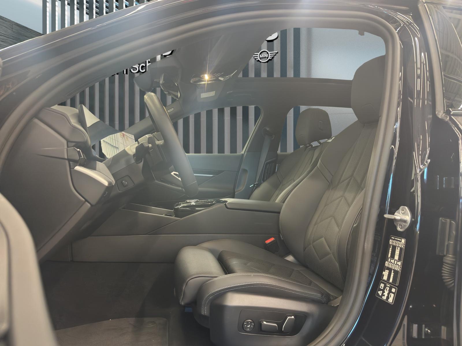 BMW 520d xDrive Touring M Sportpaket-image-14
