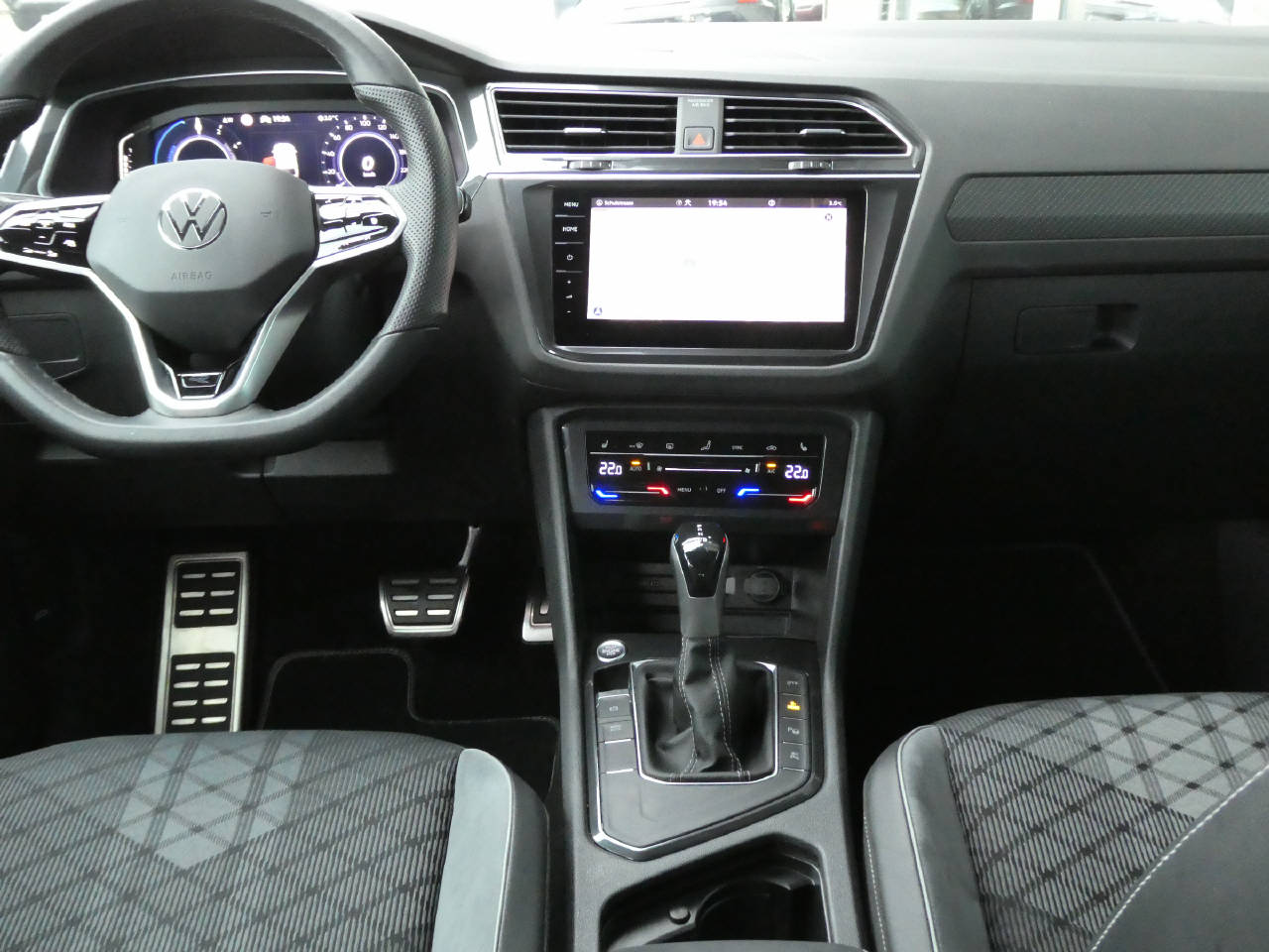 VW Tiguan 1.4 TSI PHEV R-Line SELECTION DSG-image-13