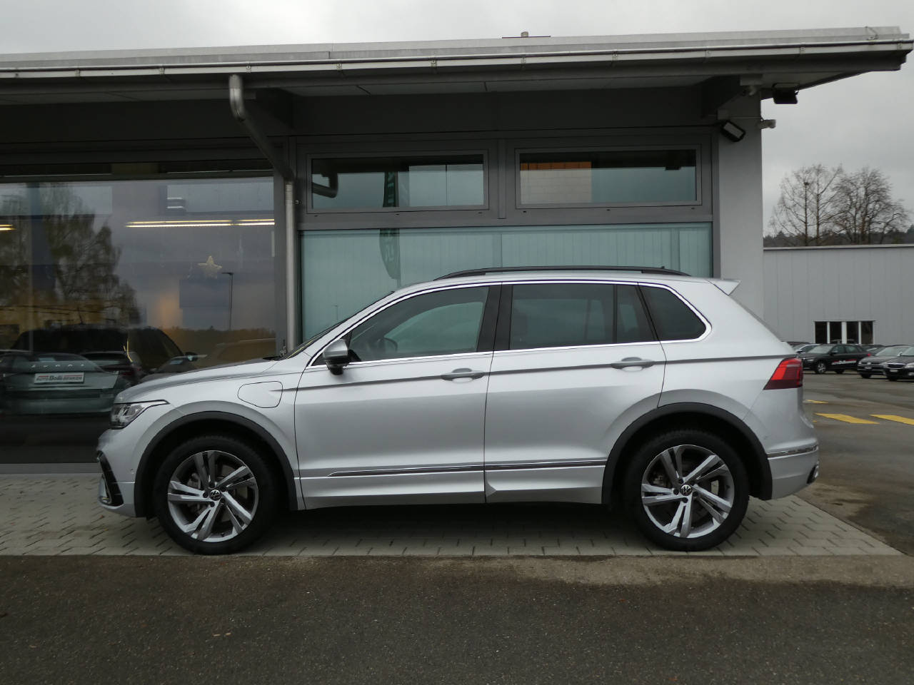 VW Tiguan 1.4 TSI PHEV R-Line SELECTION DSG-image-7
