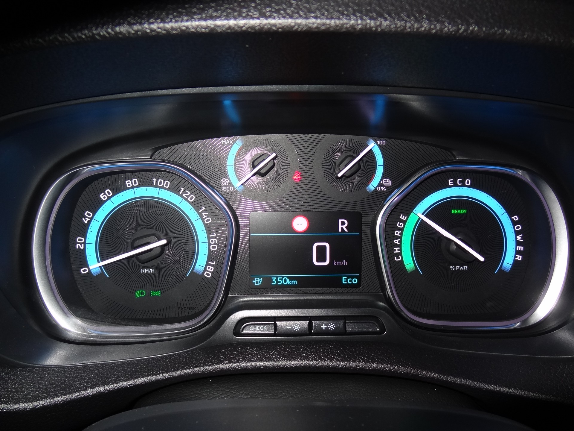 PEUGEOT Expert 75 KWh Standard-image-6