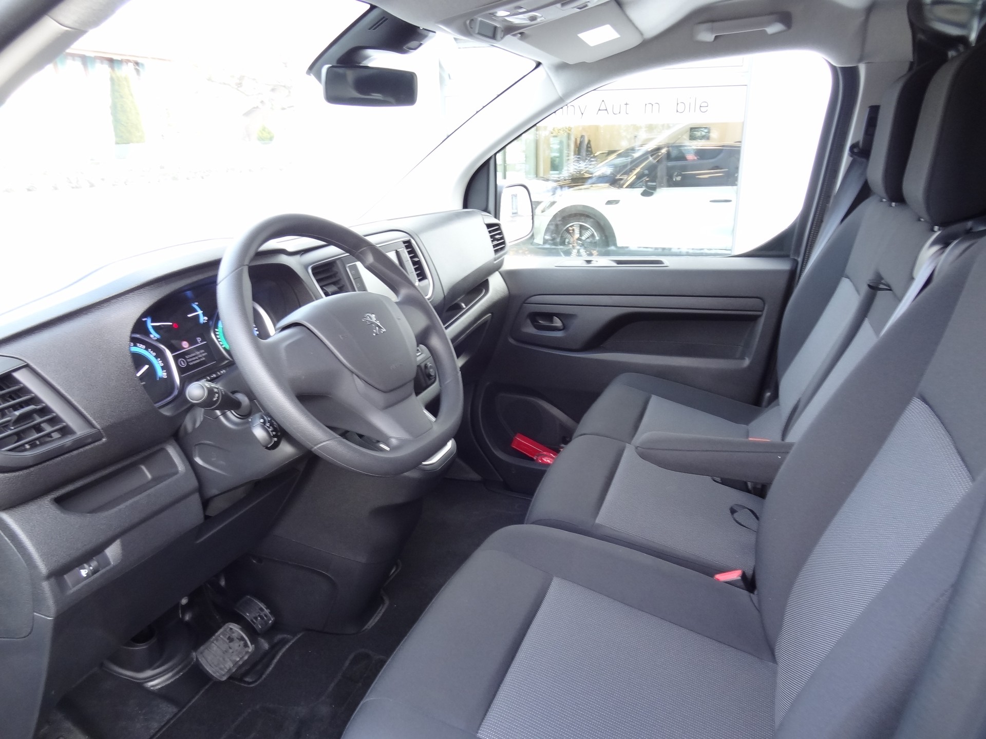 PEUGEOT Expert 75 KWh Standard-showroom-element-3