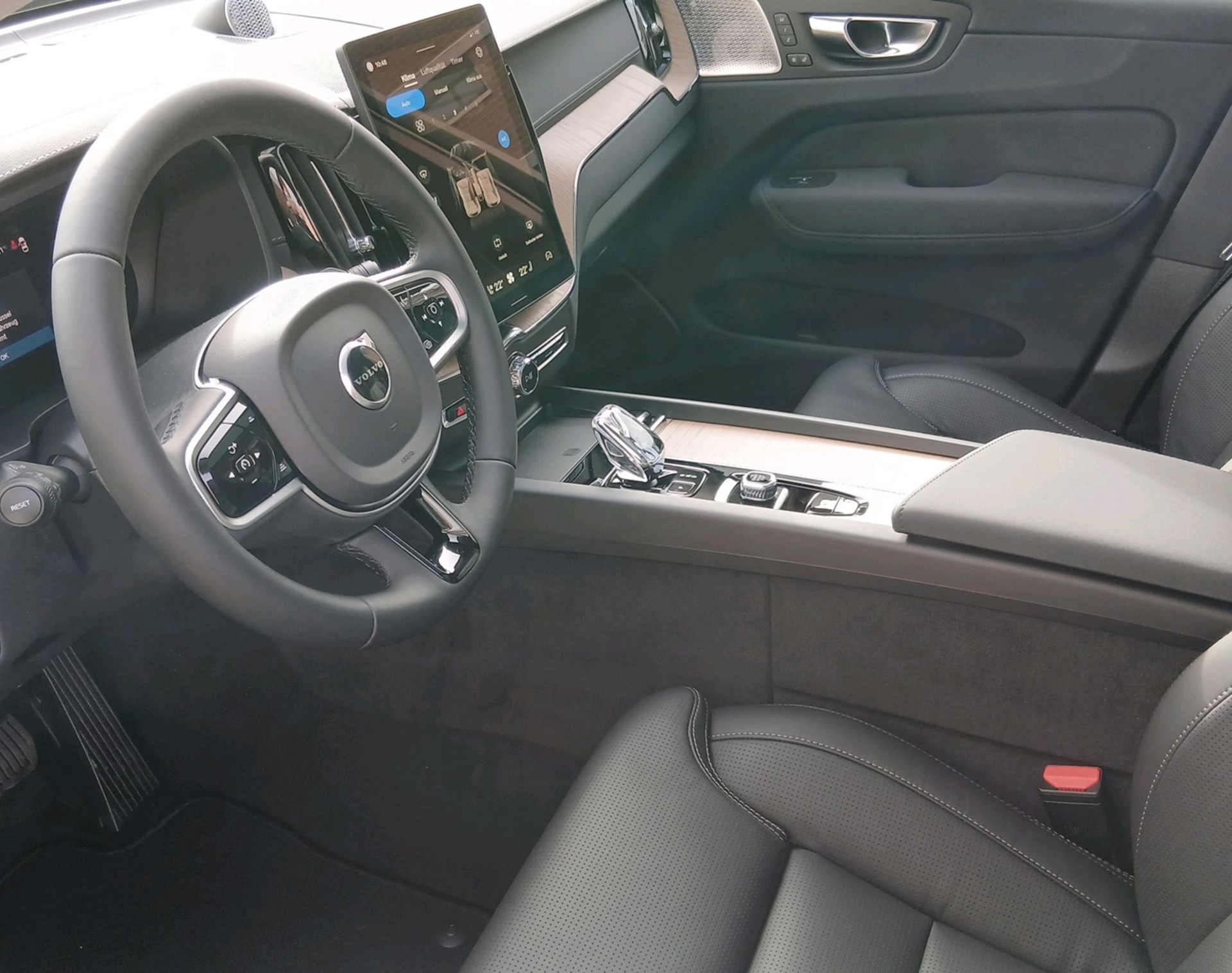 VOLVO XC60 2.0 T8 TE Ultra Dark eAWD-image-3
