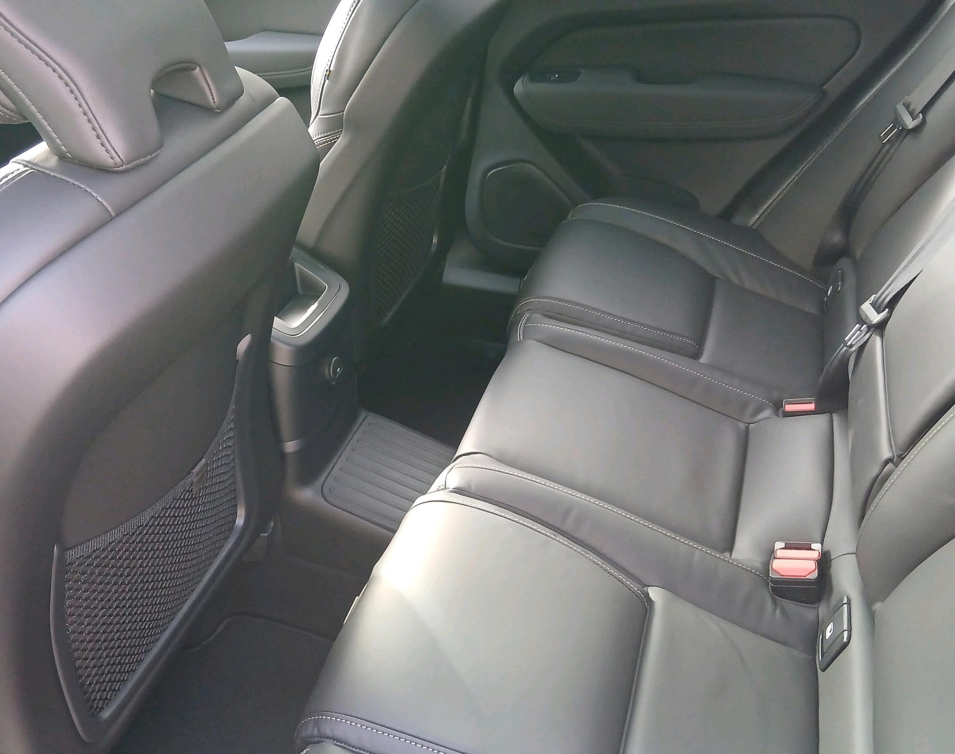 VOLVO XC60 2.0 T8 TE Ultra Dark eAWD-image-4