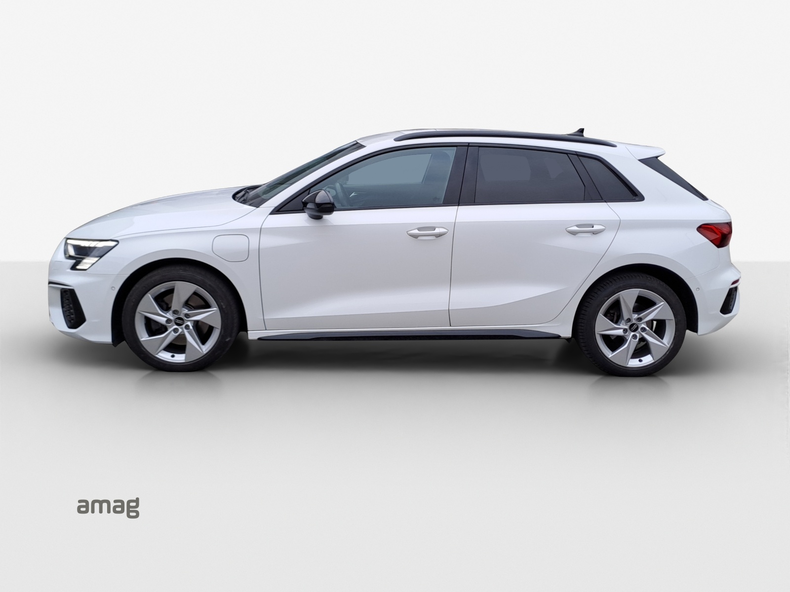 AUDI A3 Sportback 40 TFSI e S line Attraction S-tronic-image-2
