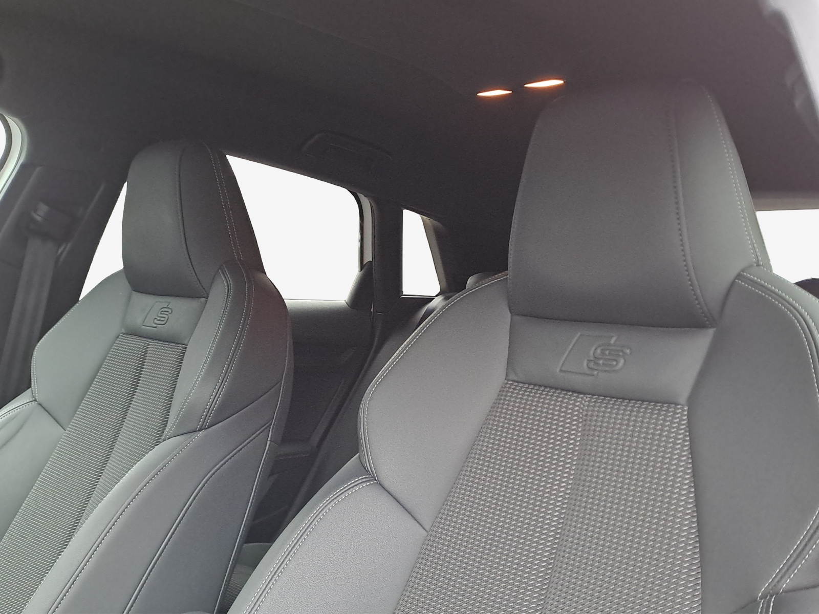 AUDI A3 Sportback 40 TFSI e S line Attraction S-tronic-image-15