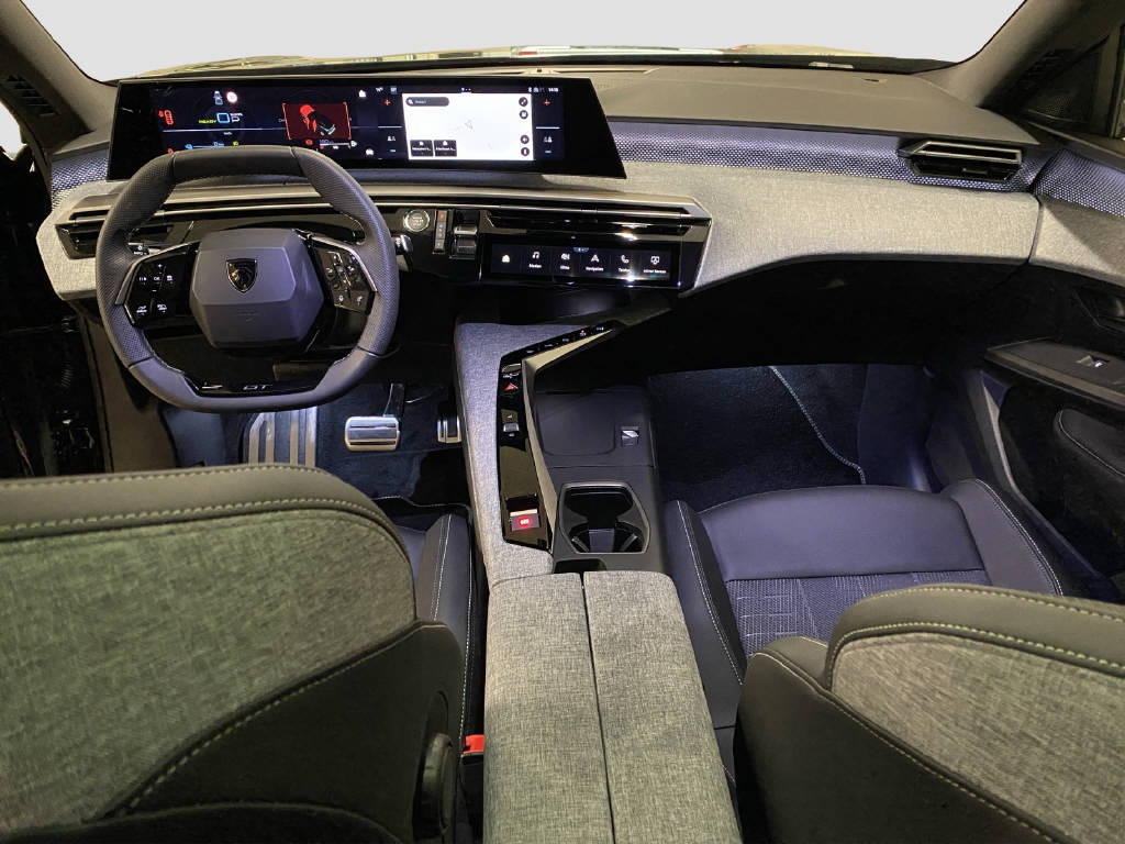 PEUGEOT 5008 1.6 PHEV GT-image-10
