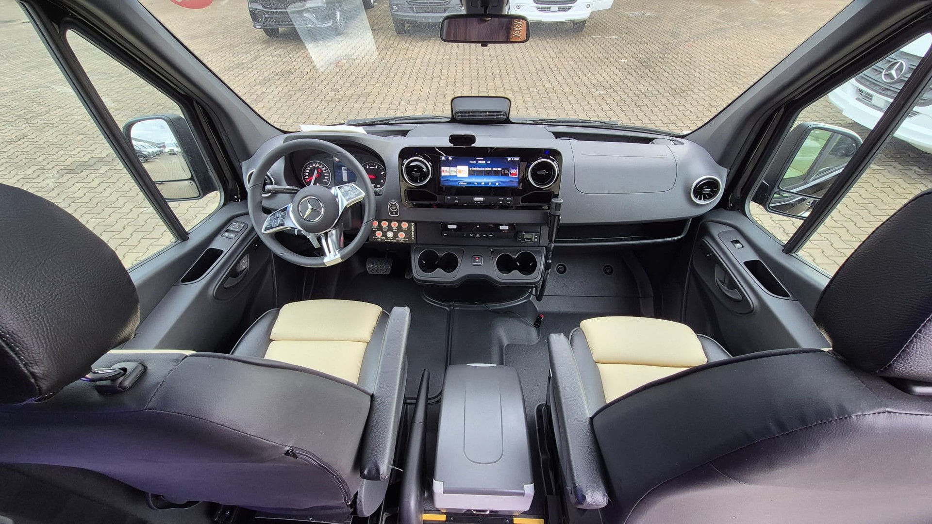 MERCEDES-BENZ MERCEDES-BENZ Sprinter 319 CDI Standard 9G-TRONIC-image-7