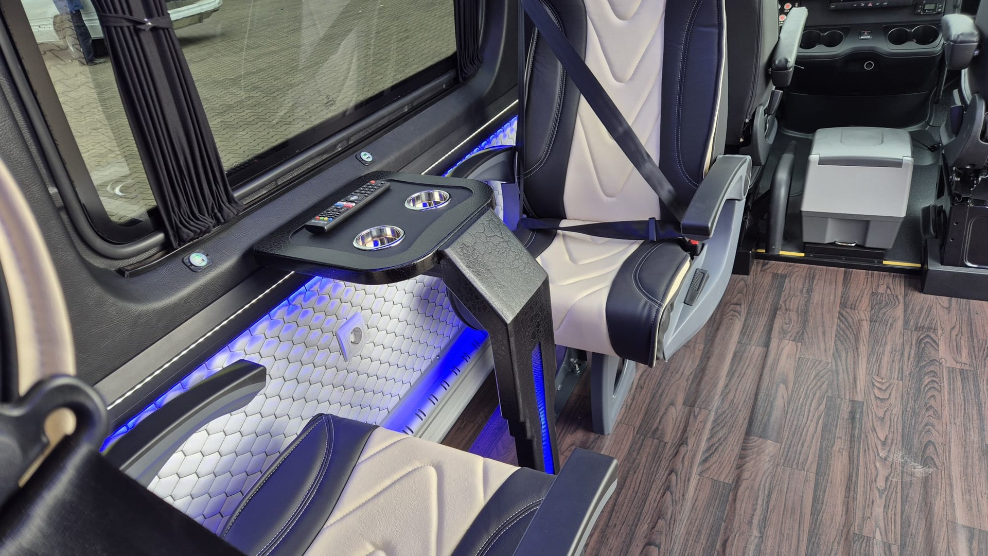 MERCEDES-BENZ MERCEDES-BENZ Sprinter 319 CDI Standard 9G-TRONIC-image-9