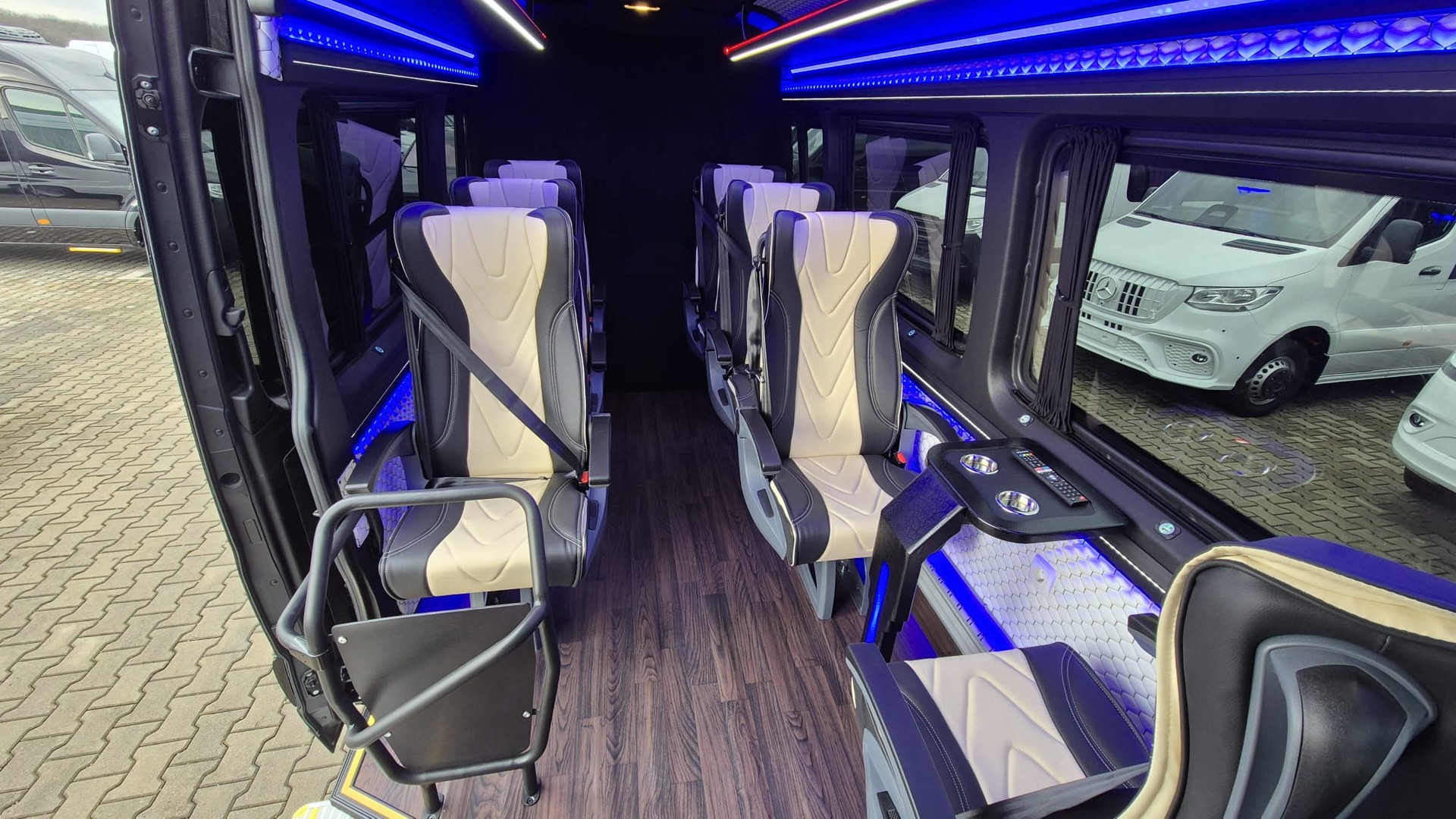 MERCEDES-BENZ MERCEDES-BENZ Sprinter 319 CDI Standard 9G-TRONIC-image-2