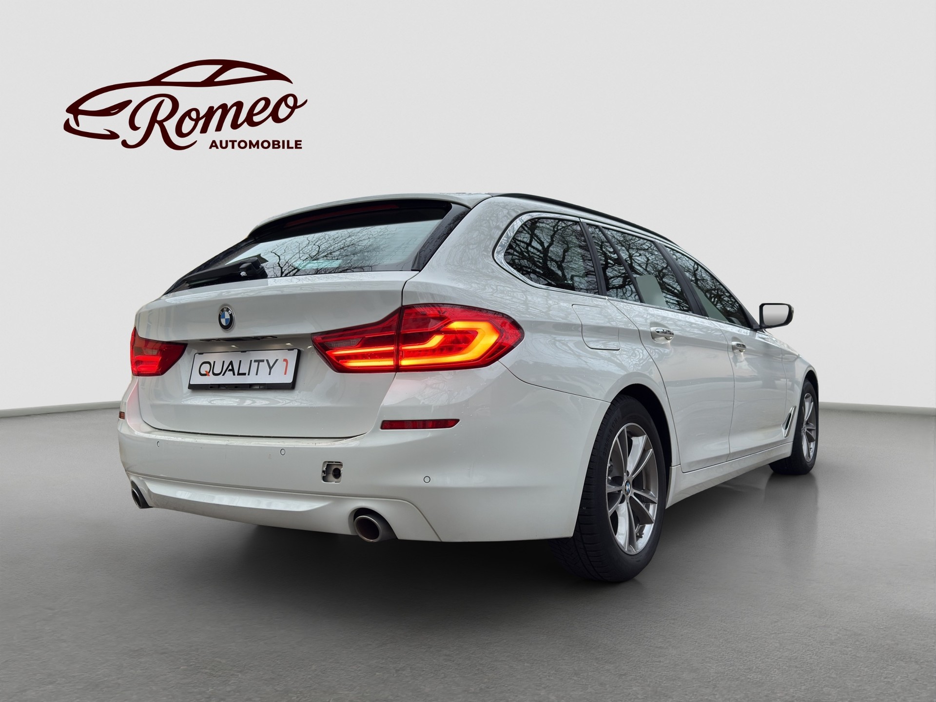 BMW 530d xDrive Touring Steptronic ** CH Fhz ** 1. Hand ** Ab MFK ** Anh.-Kuppl. **-image-2