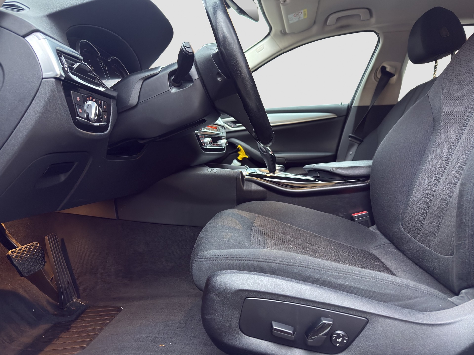 BMW 530d xDrive Touring Steptronic ** CH Fhz ** 1. Hand ** Ab MFK ** Anh.-Kuppl. **-image-8