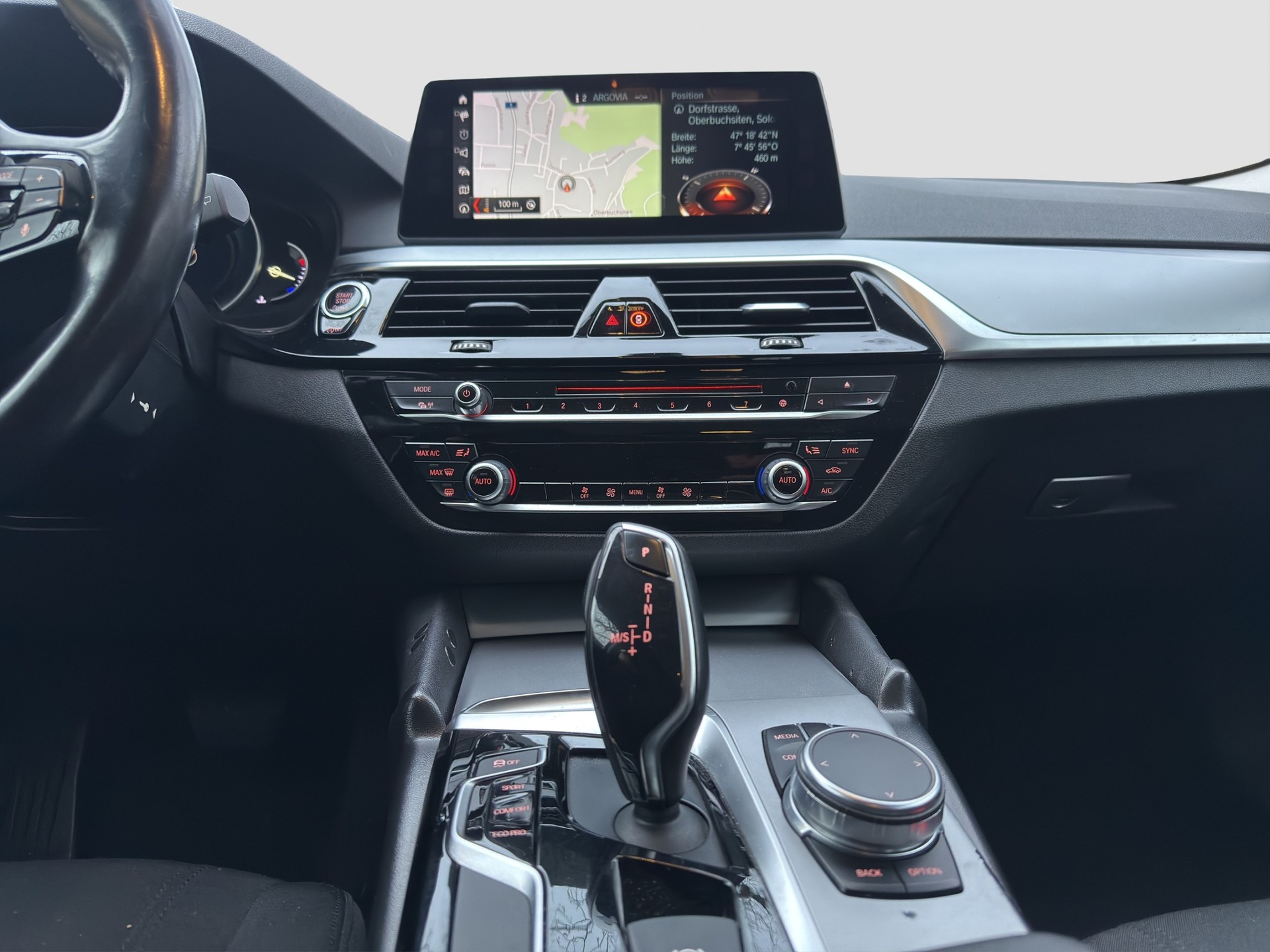 BMW 530d xDrive Touring Steptronic ** CH Fhz ** 1. Hand ** Ab MFK ** Anh.-Kuppl. **-image-14