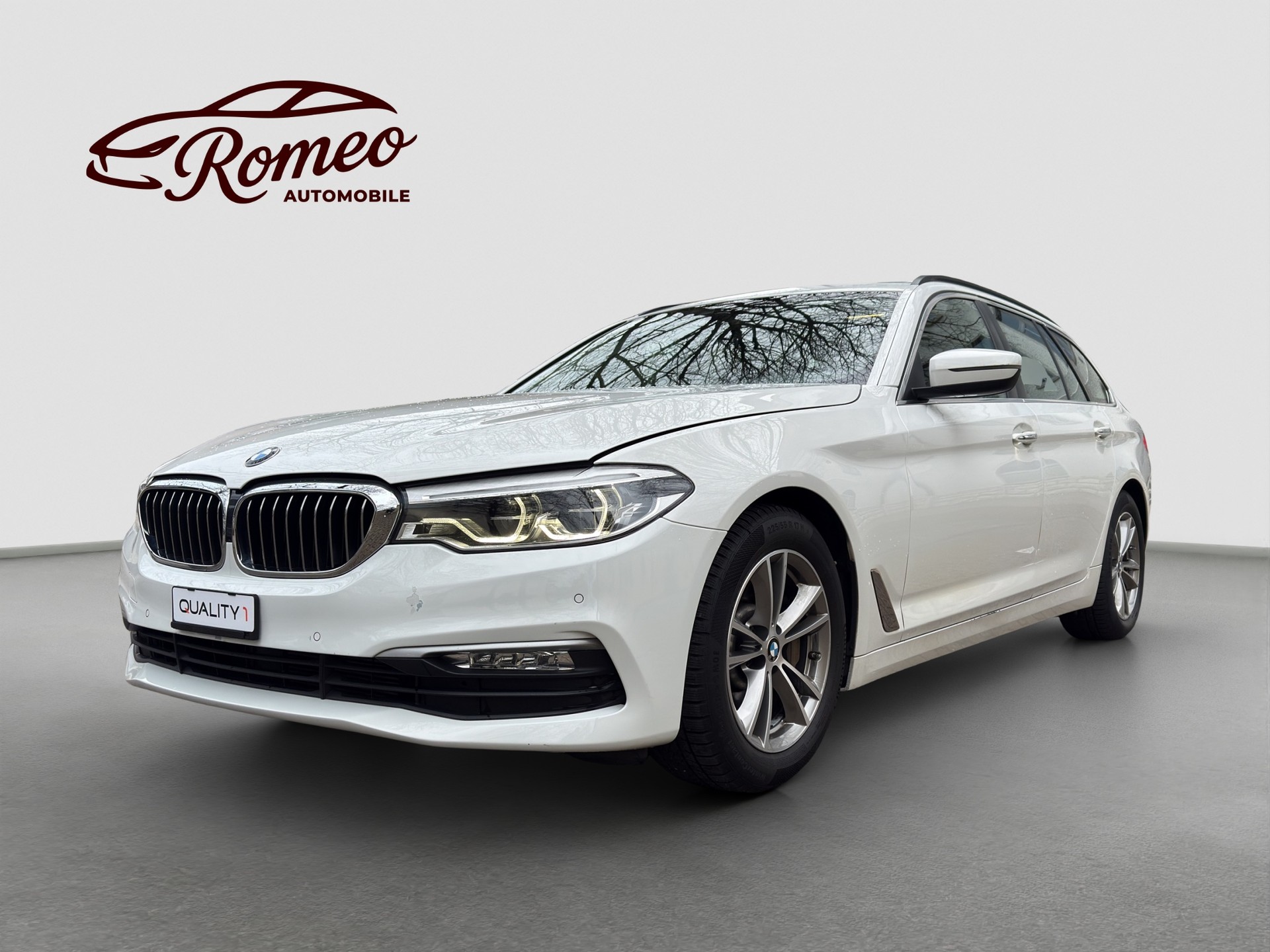 BMW 530d xDrive Touring Steptronic ** CH Fhz ** 1. Hand ** Ab MFK ** Anh.-Kuppl. **-image-0